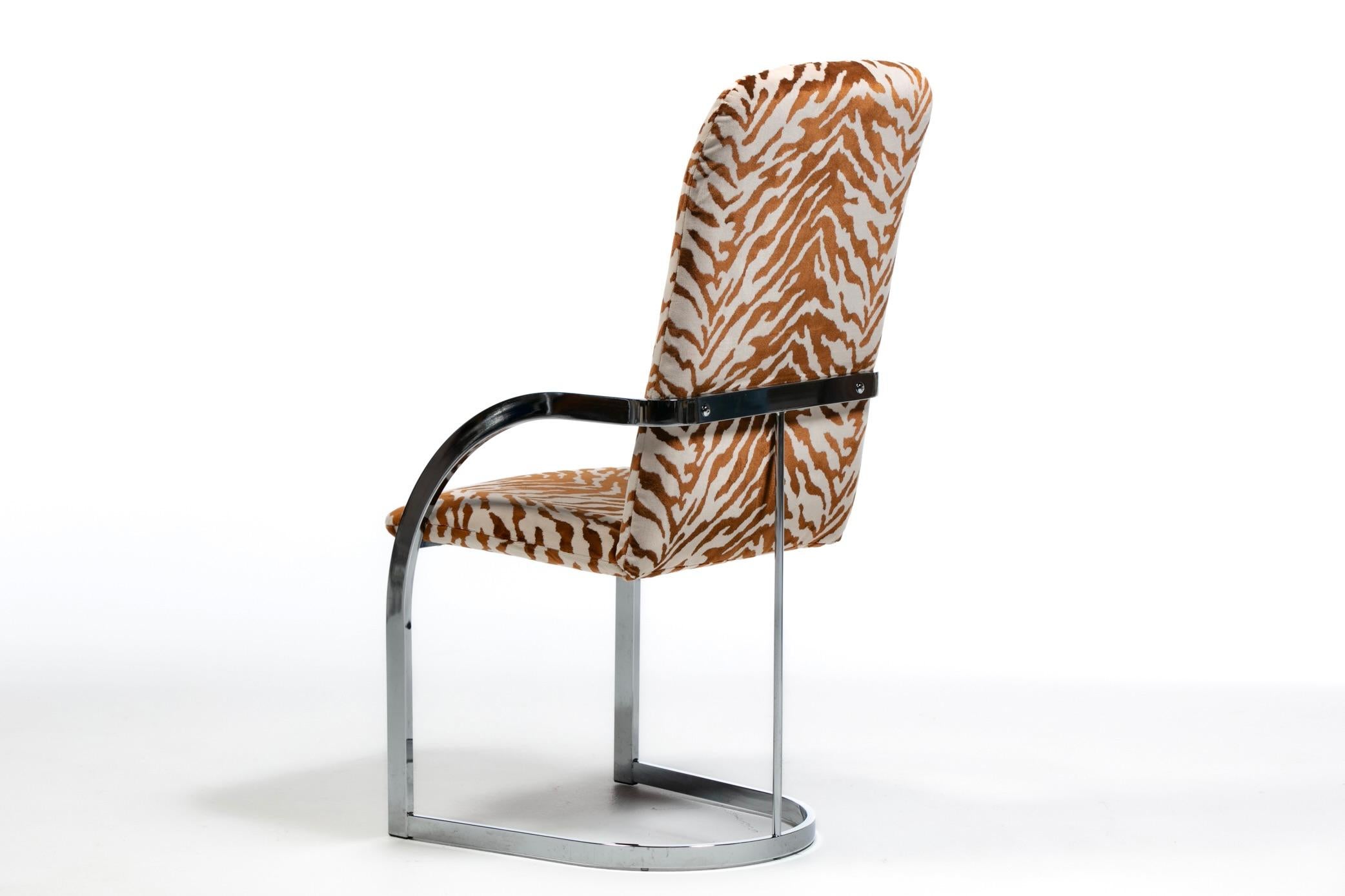 Esszimmerstühle mit hoher Rückenlehne, Design Institute of America, 4er-Set aus Tigersamt im Angebot 3