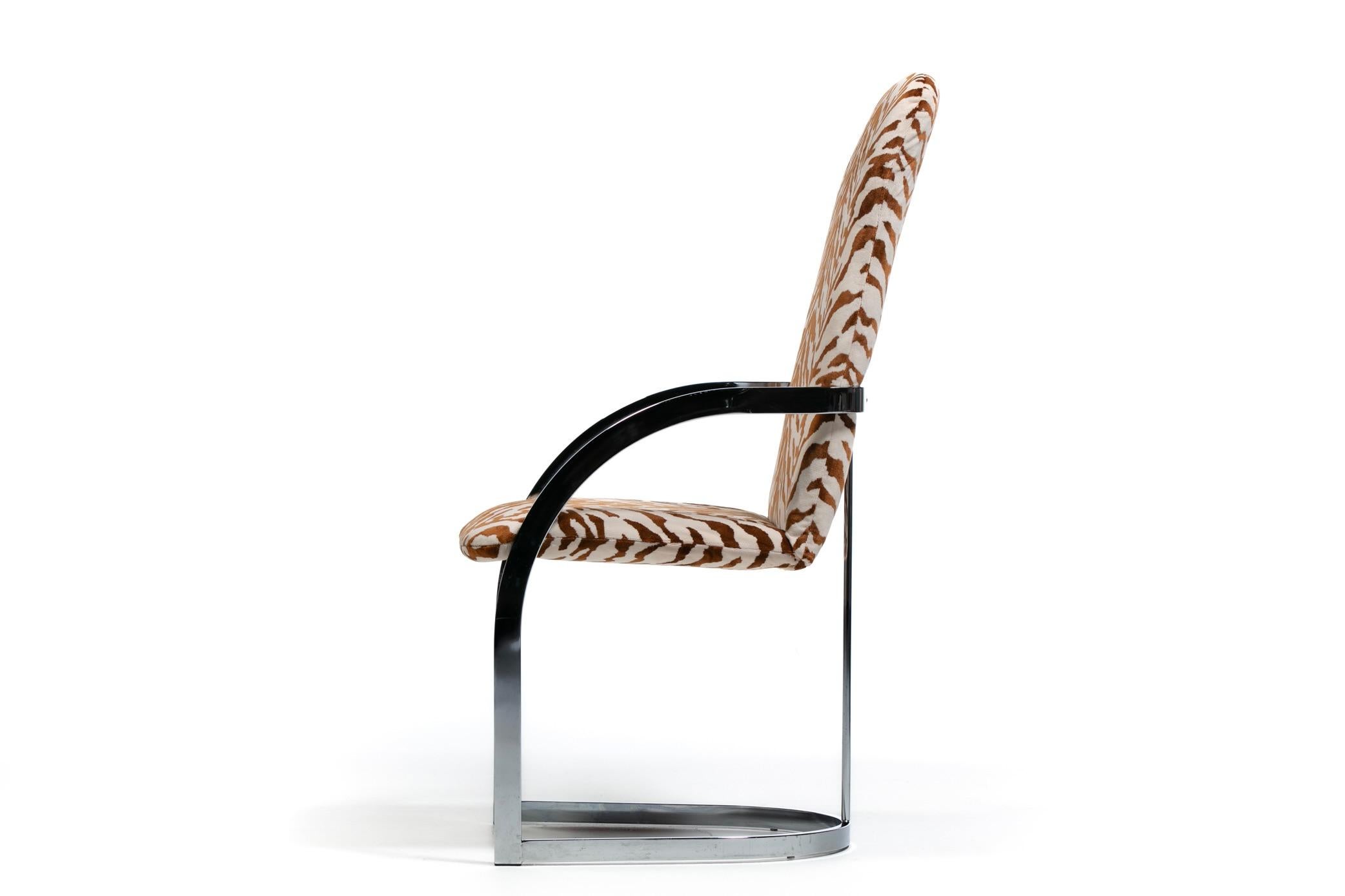 Esszimmerstühle mit hoher Rückenlehne, Design Institute of America, 4er-Set aus Tigersamt im Angebot 4