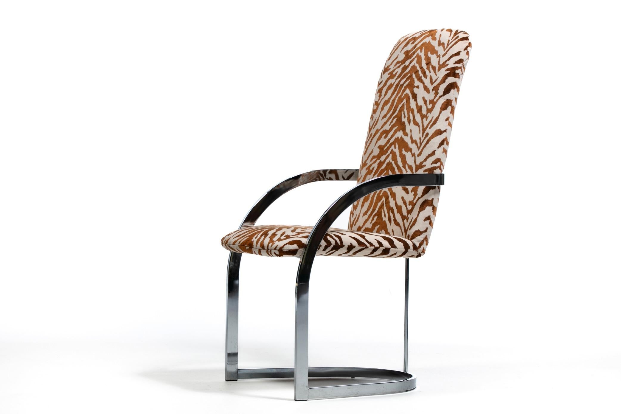 Esszimmerstühle mit hoher Rückenlehne, Design Institute of America, 4er-Set aus Tigersamt im Angebot 5