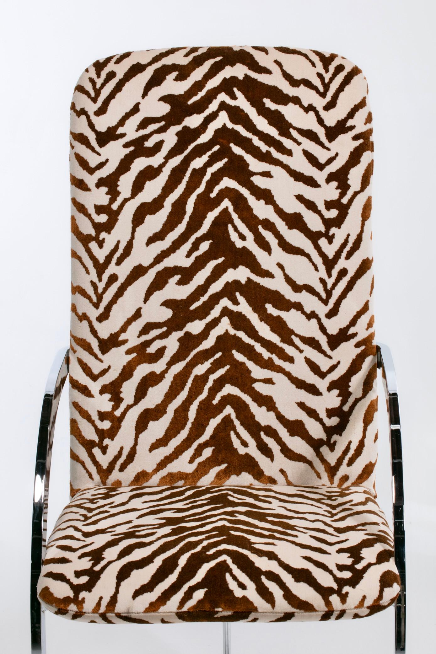 Esszimmerstühle mit hoher Rückenlehne, Design Institute of America, 4er-Set aus Tigersamt im Angebot 6