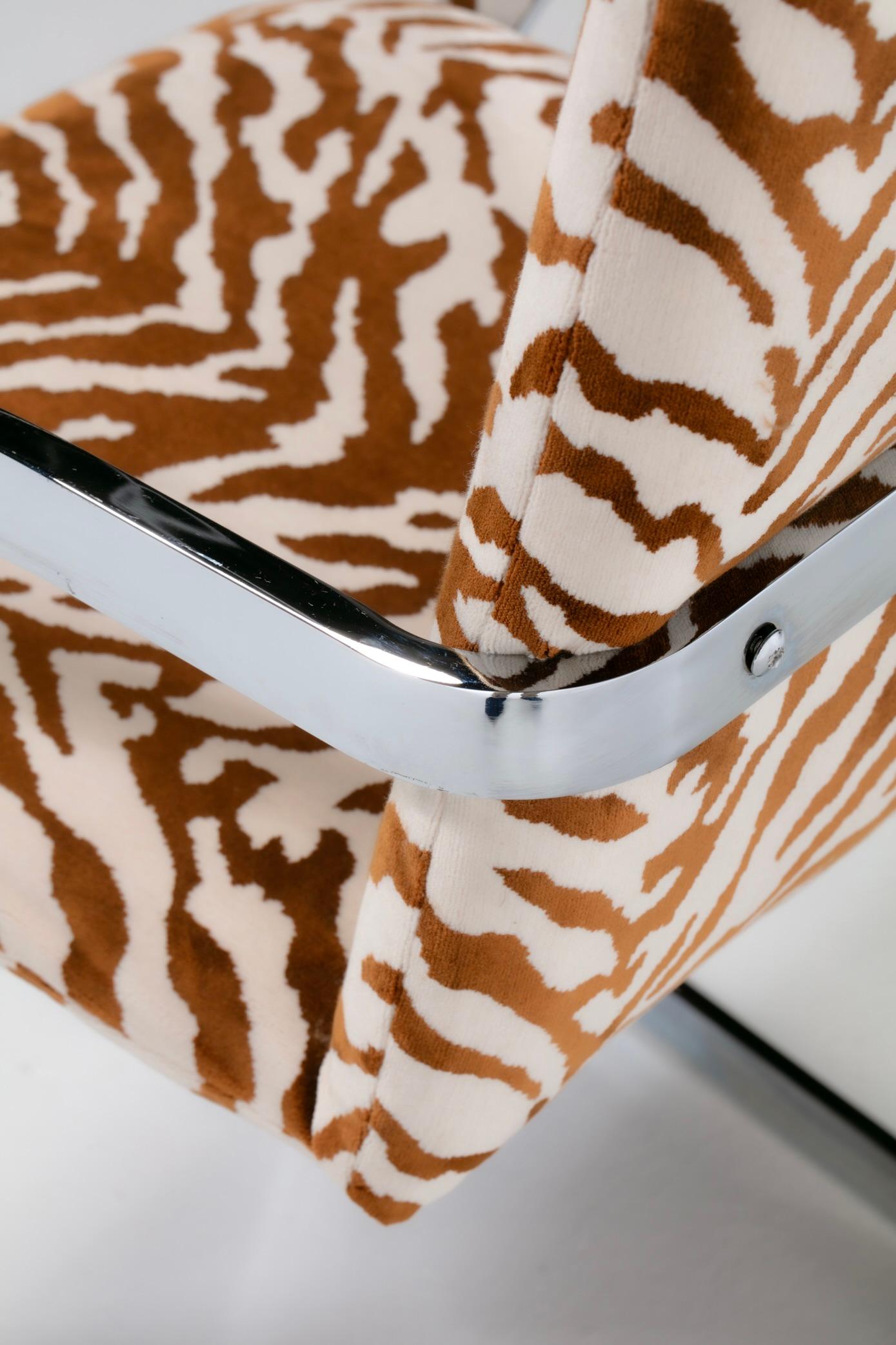 Esszimmerstühle mit hoher Rückenlehne, Design Institute of America, 4er-Set aus Tigersamt im Angebot 9