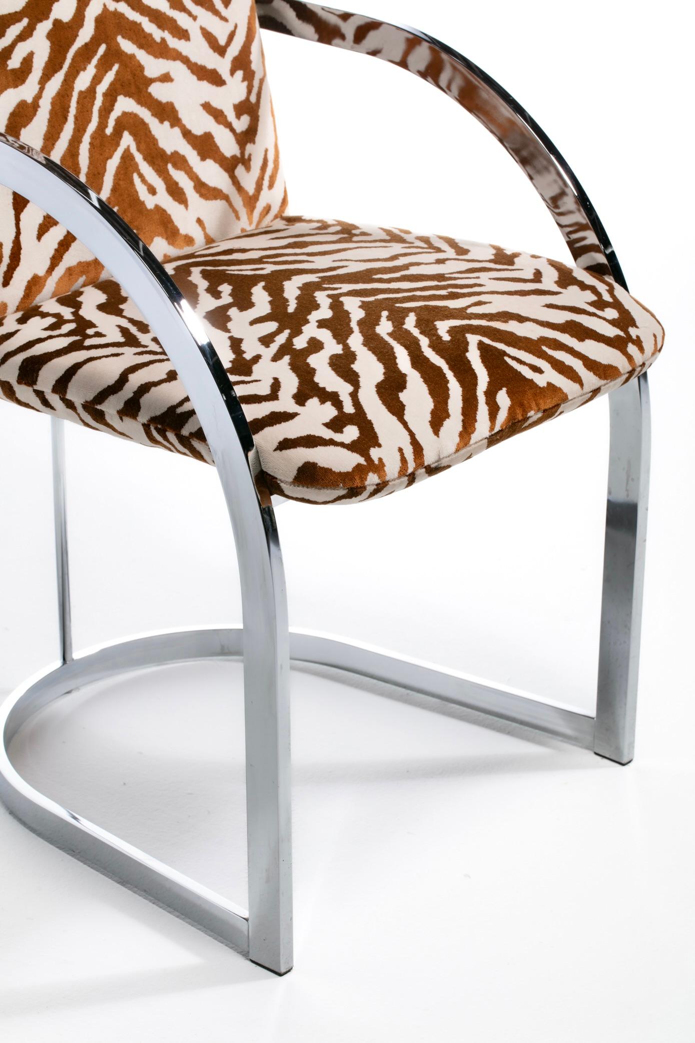 Esszimmerstühle mit hoher Rückenlehne, Design Institute of America, 4er-Set aus Tigersamt im Angebot 13