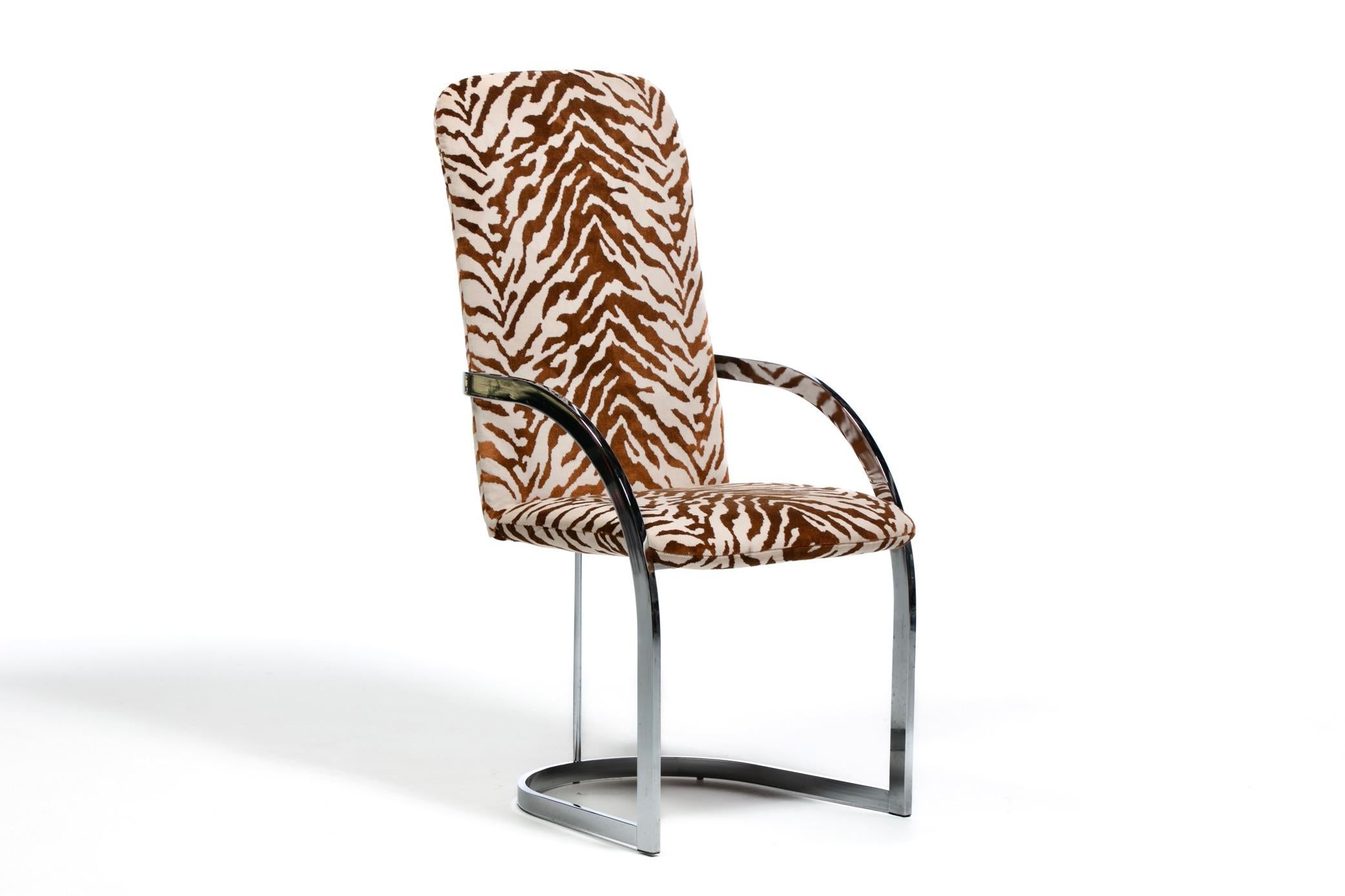 Esszimmerstühle mit hoher Rückenlehne, Design Institute of America, 4er-Set aus Tigersamt (amerikanisch) im Angebot