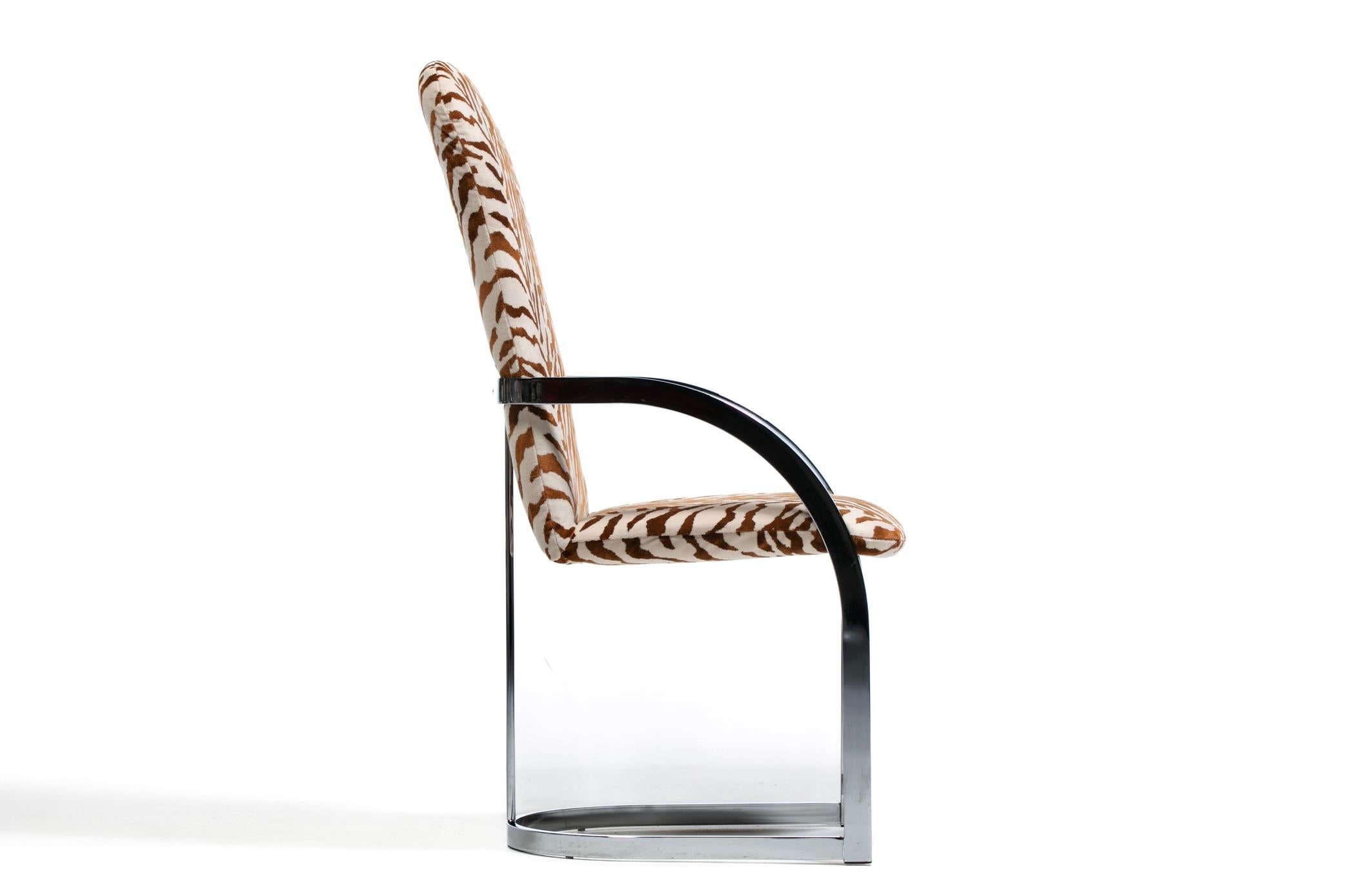 Esszimmerstühle mit hoher Rückenlehne, Design Institute of America, 4er-Set aus Tigersamt im Zustand „Gut“ im Angebot in Saint Louis, MO