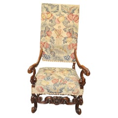 Fauteuil Louis XV en noyer sculpté à l'aiguille et au petit point à haut dossier