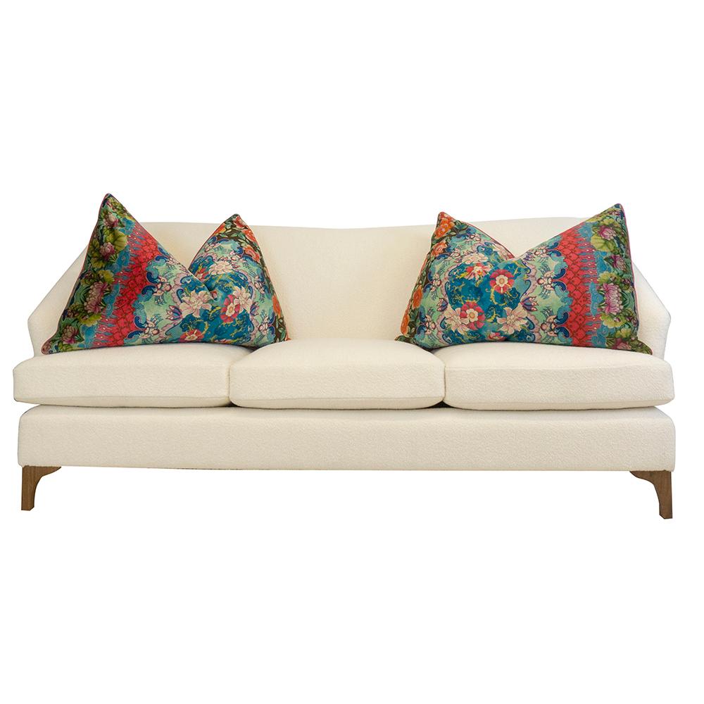 Winged Sofa mit hoher Rückenlehne und losen Kissen im Zustand „Neu“ im Angebot in Greenwich, CT