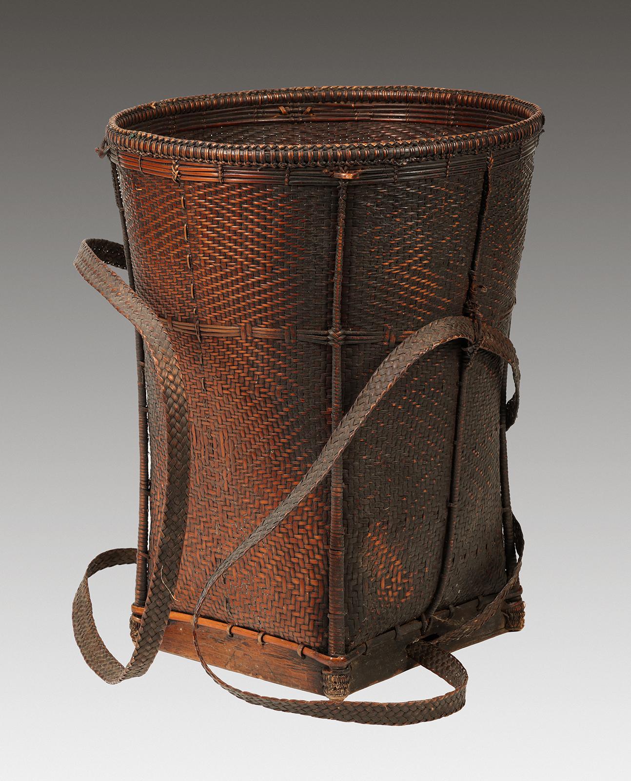 Großer Rucksackkorb aus Laos, Stammesgegenstand, frühesobjekt, 20. Jahrhundert (Stammeskunst) im Angebot