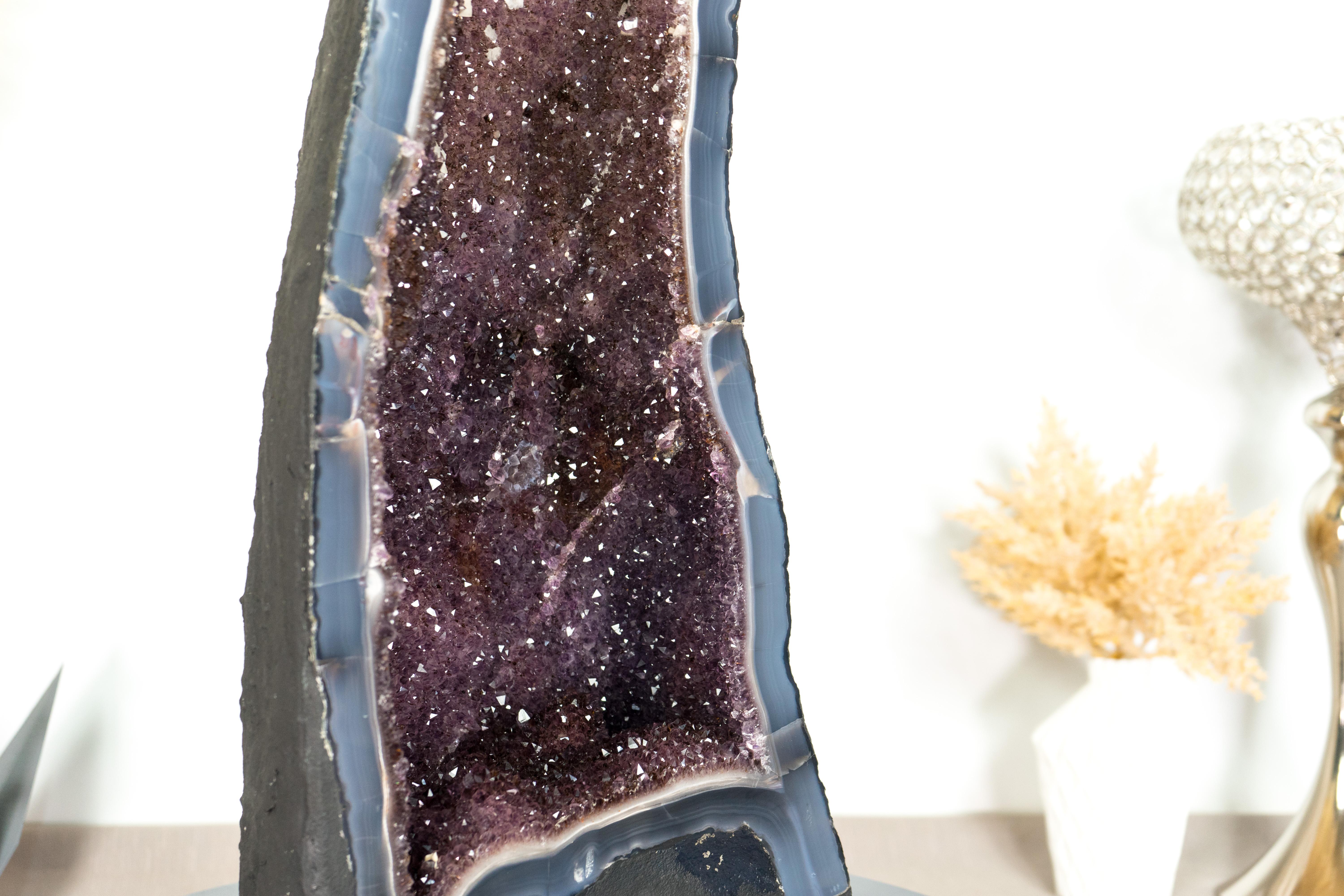 Tall Banded Agate Geode Cathedral with Calcite and Sparkly Lavender Amethyst In Excellent Condition For Sale In Ametista Do Sul, BR