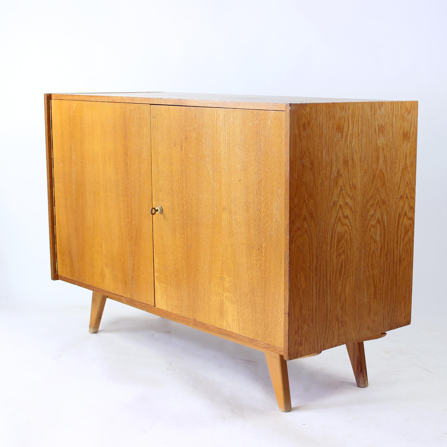 Tall Bar Sideboard U 460 By Jiri Jiroutek For Interier Praha, 1960s For Sale 7