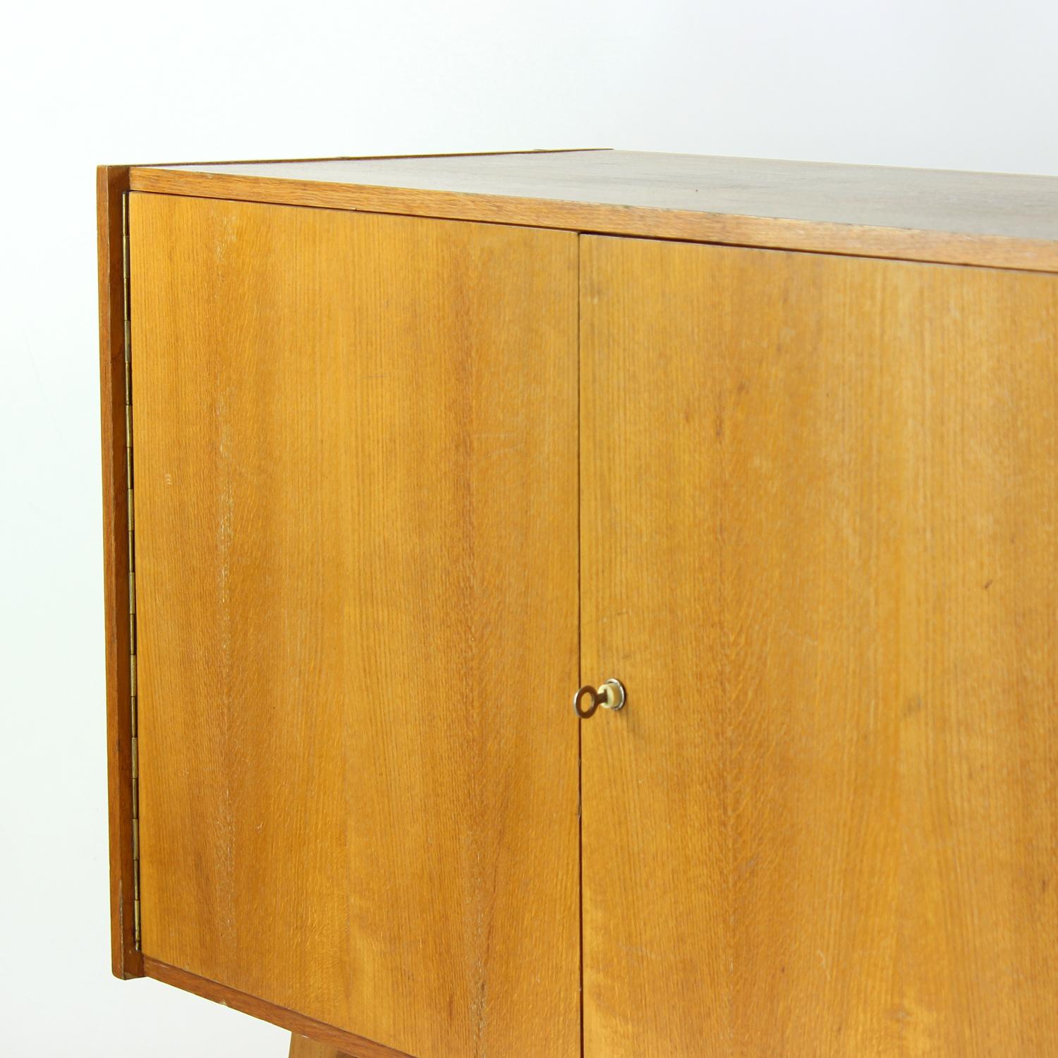 Tall Bar Sideboard U 460 By Jiri Jiroutek For Interier Praha, 1960s For Sale 8