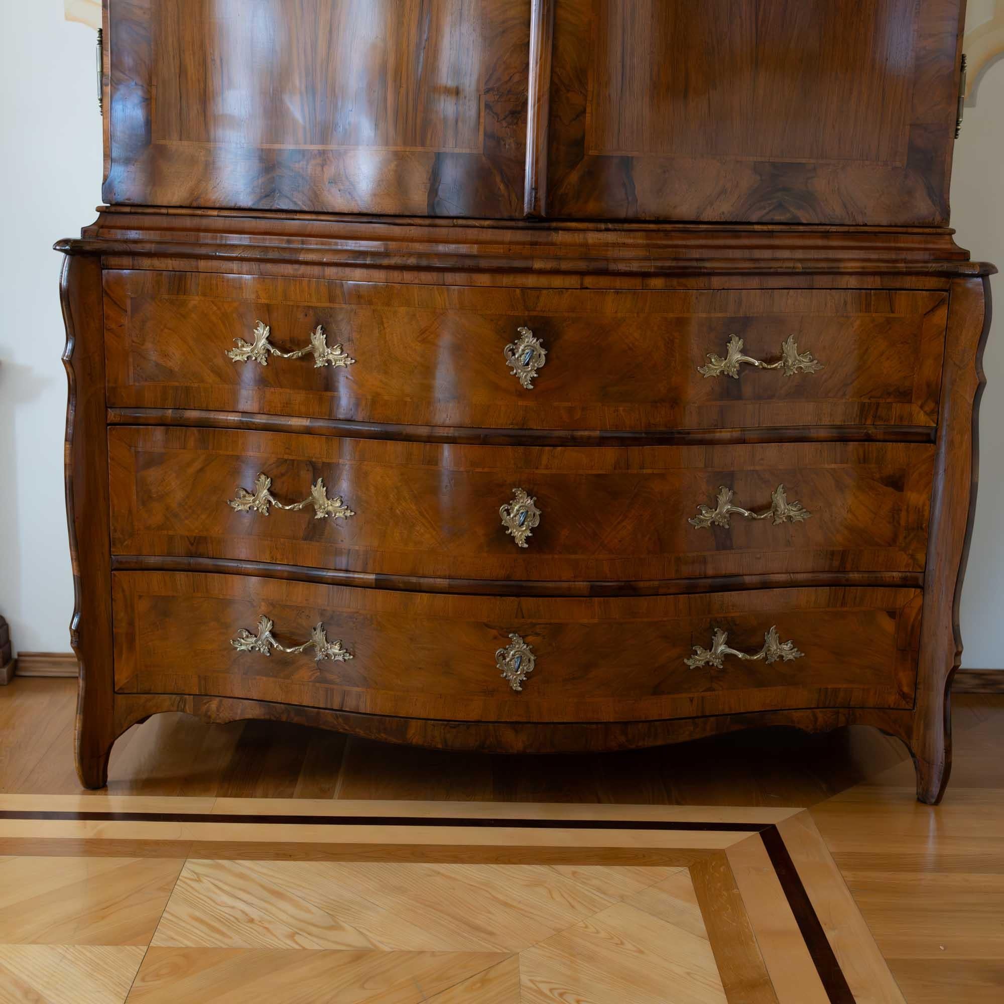 Mid-18th Century Tall Baroque Cabinet in Walnut, Berlin, 1750 For Sale