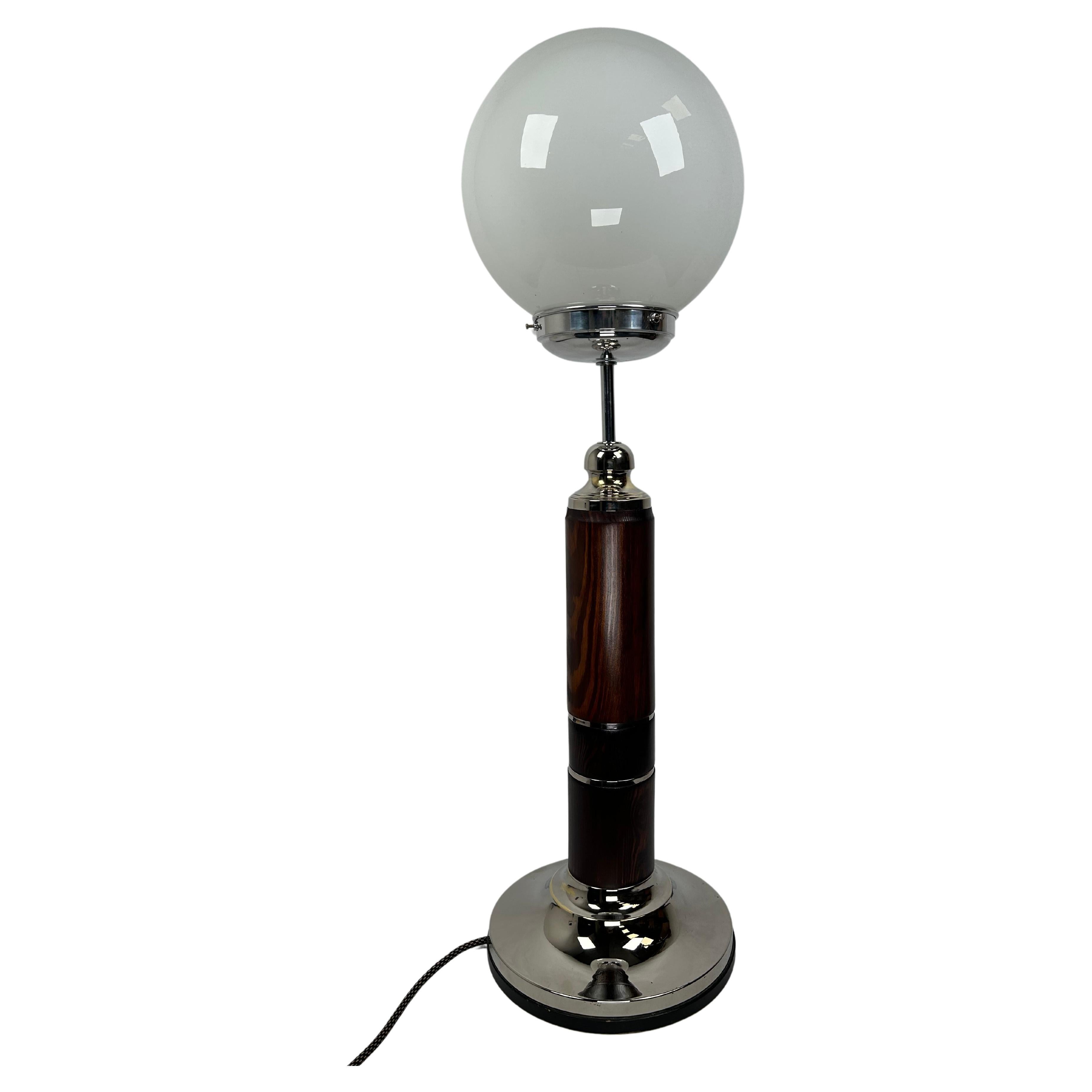 Hohe Bauhaus-Tischlampe