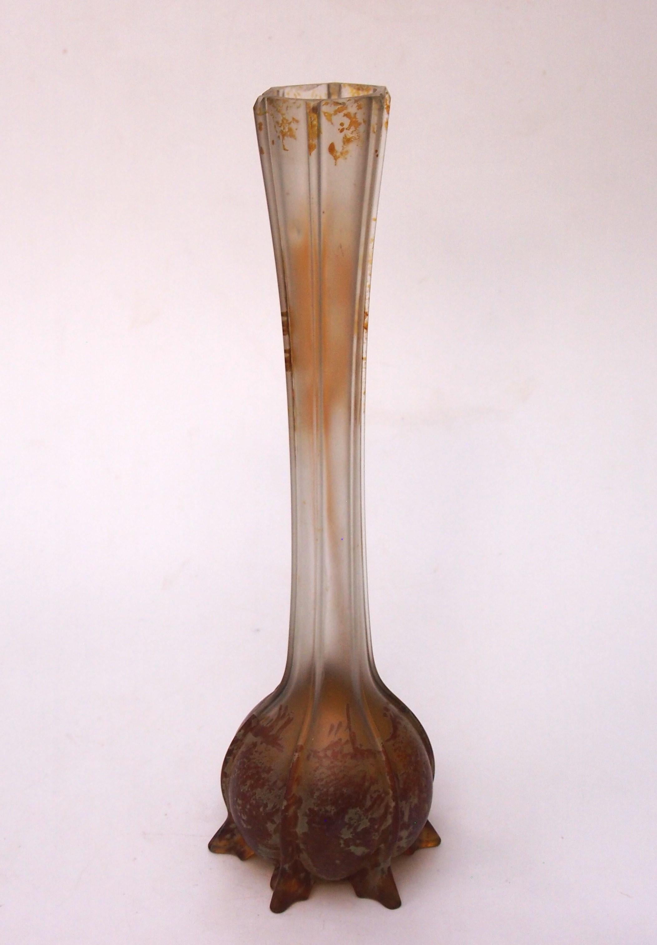Großer Beyermann Glas Solifleur mit Bäumen und einer Hütte verziert - um 1910 Haida (Jugendstil) im Angebot