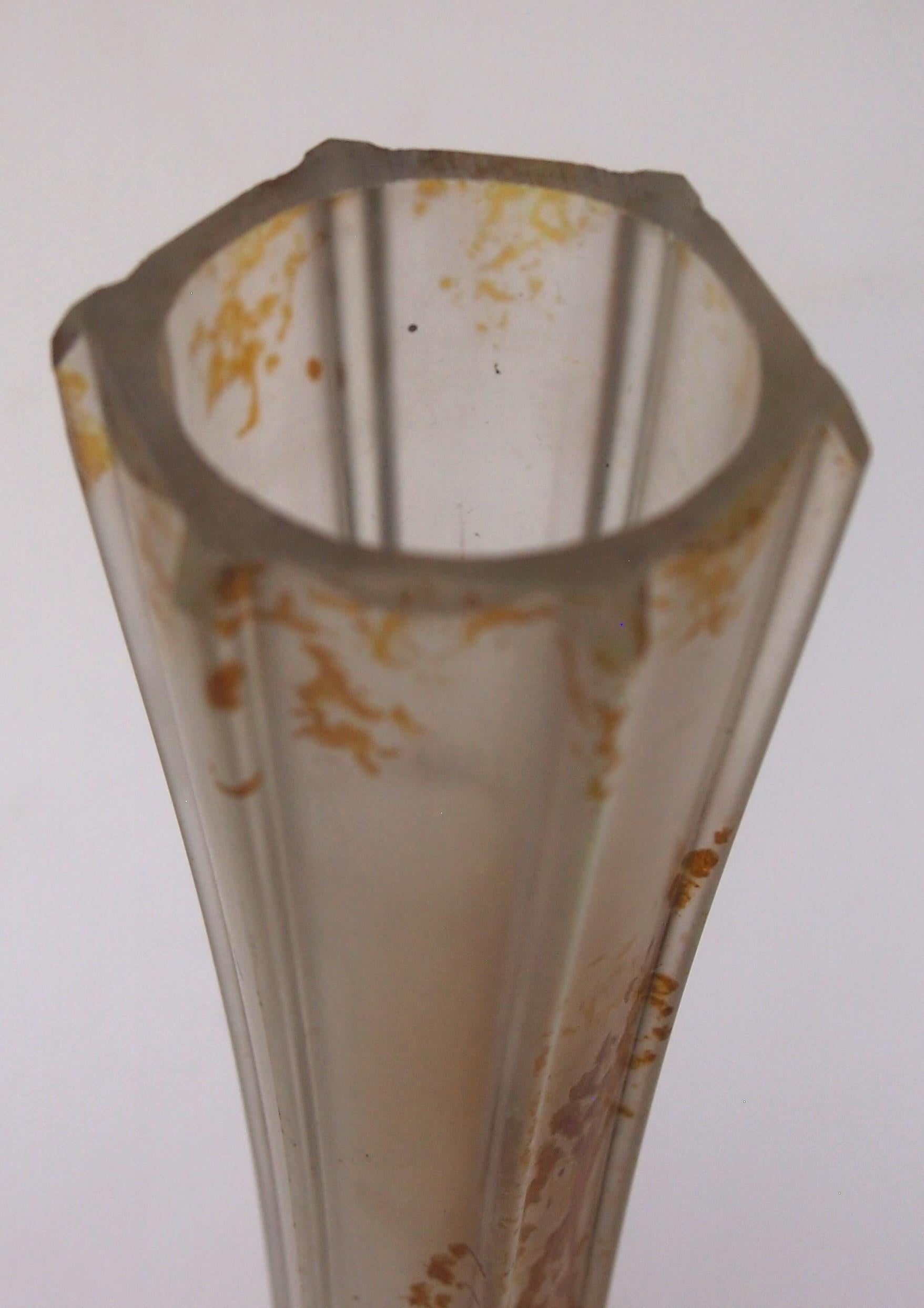 Großer Beyermann Glas Solifleur mit Bäumen und einer Hütte verziert - um 1910 Haida (Frühes 20. Jahrhundert) im Angebot