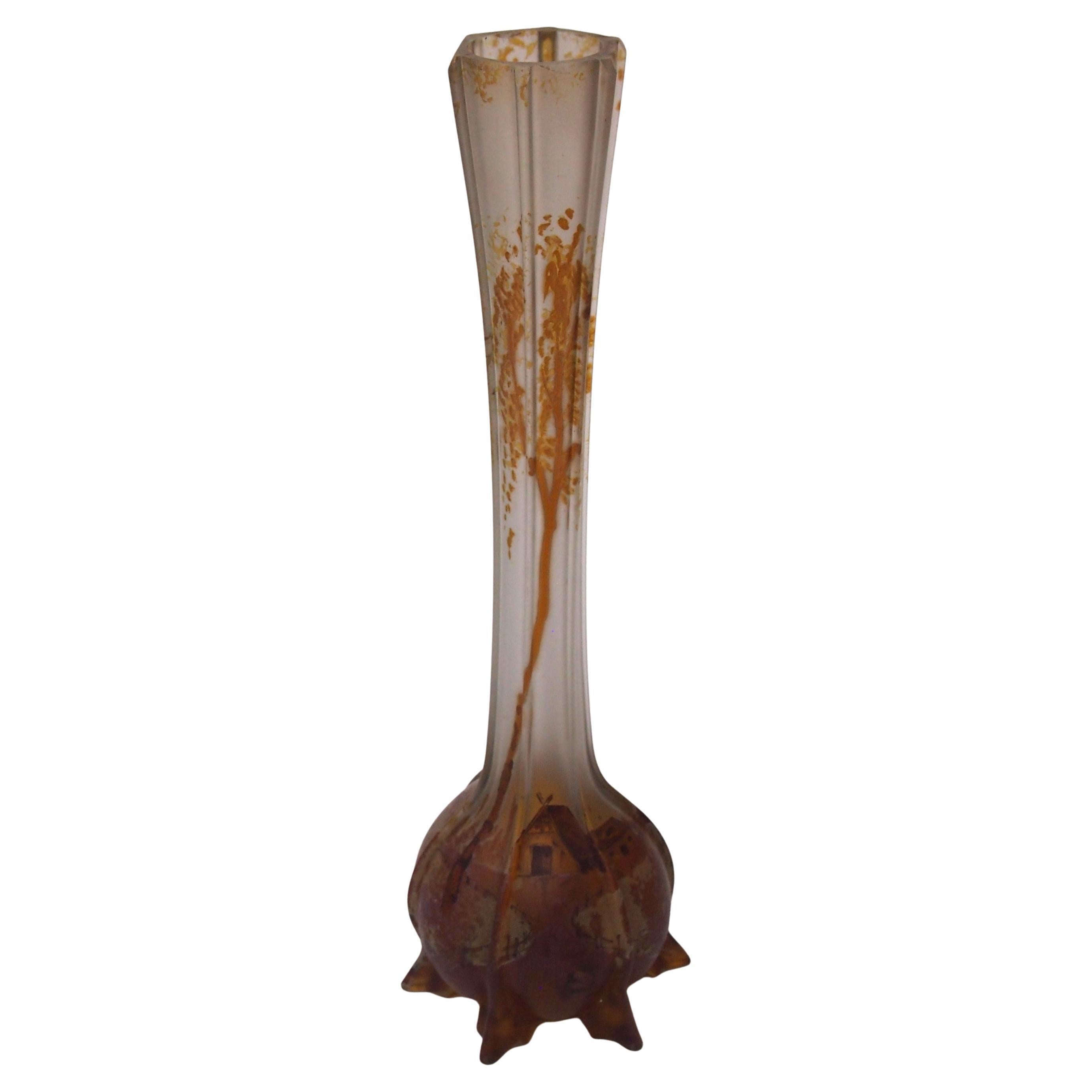 Großer Beyermann Glas Solifleur mit Bäumen und einer Hütte verziert - um 1910 Haida im Angebot