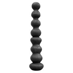„TALL BLACK CURVY SCULPTURE 01“ von ABIGAIL OZORA SIMPSON