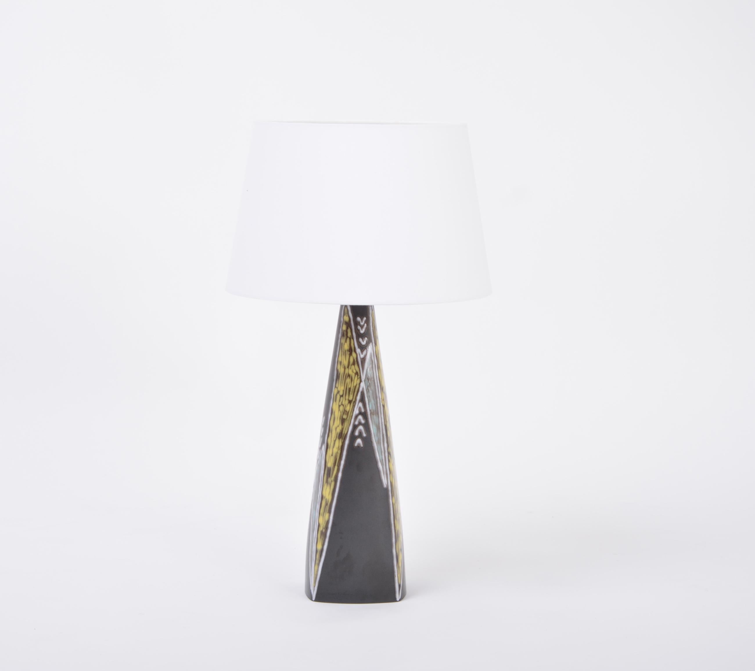 Céramique Grande lampe de bureau danoise en céramique noire du milieu du siècle dernier, par Holm Sorensen pour Sholm en vente