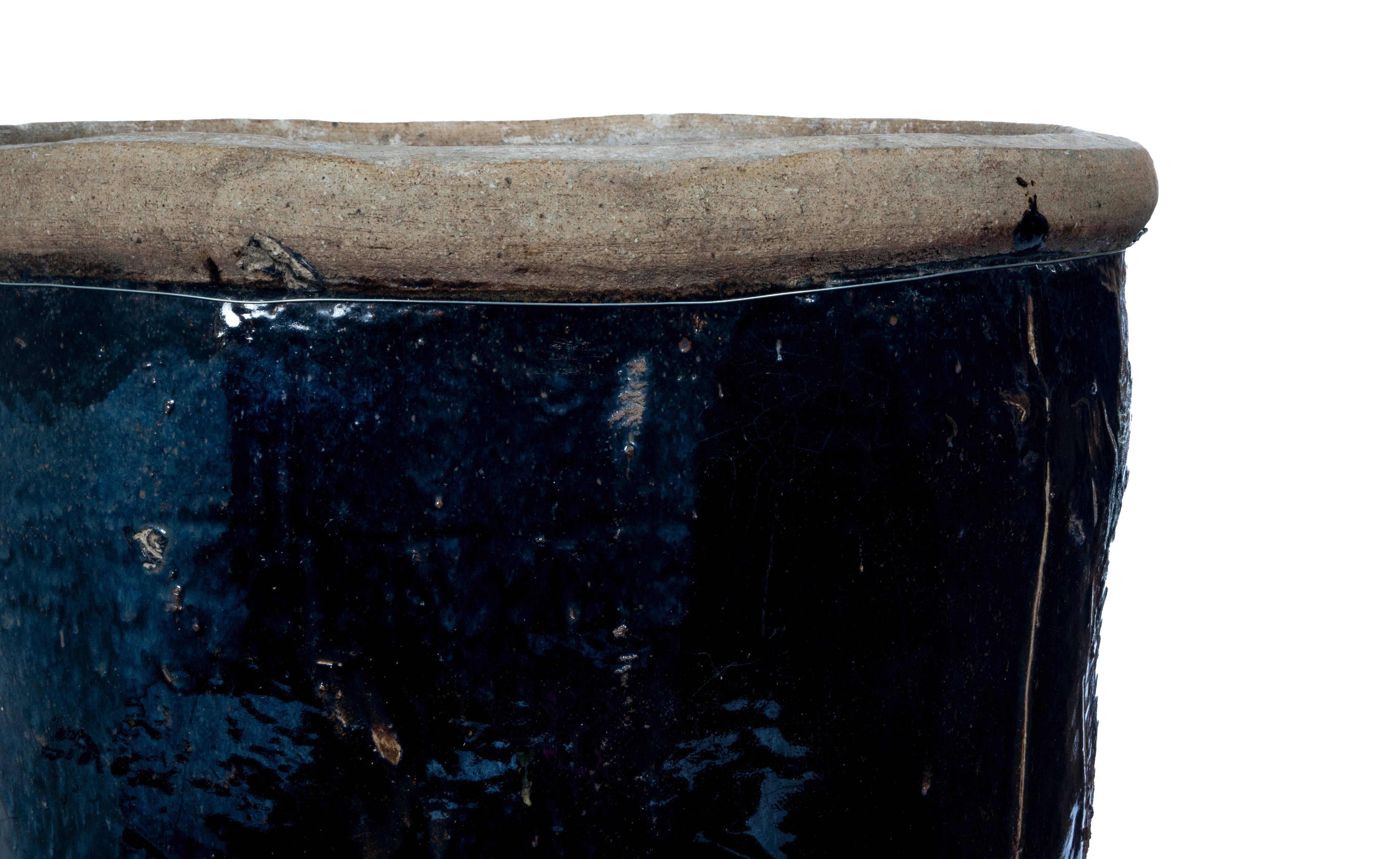 Tall Black Glazed Terracotta Storage Jar In Good Condition For Sale In Dallas, TX