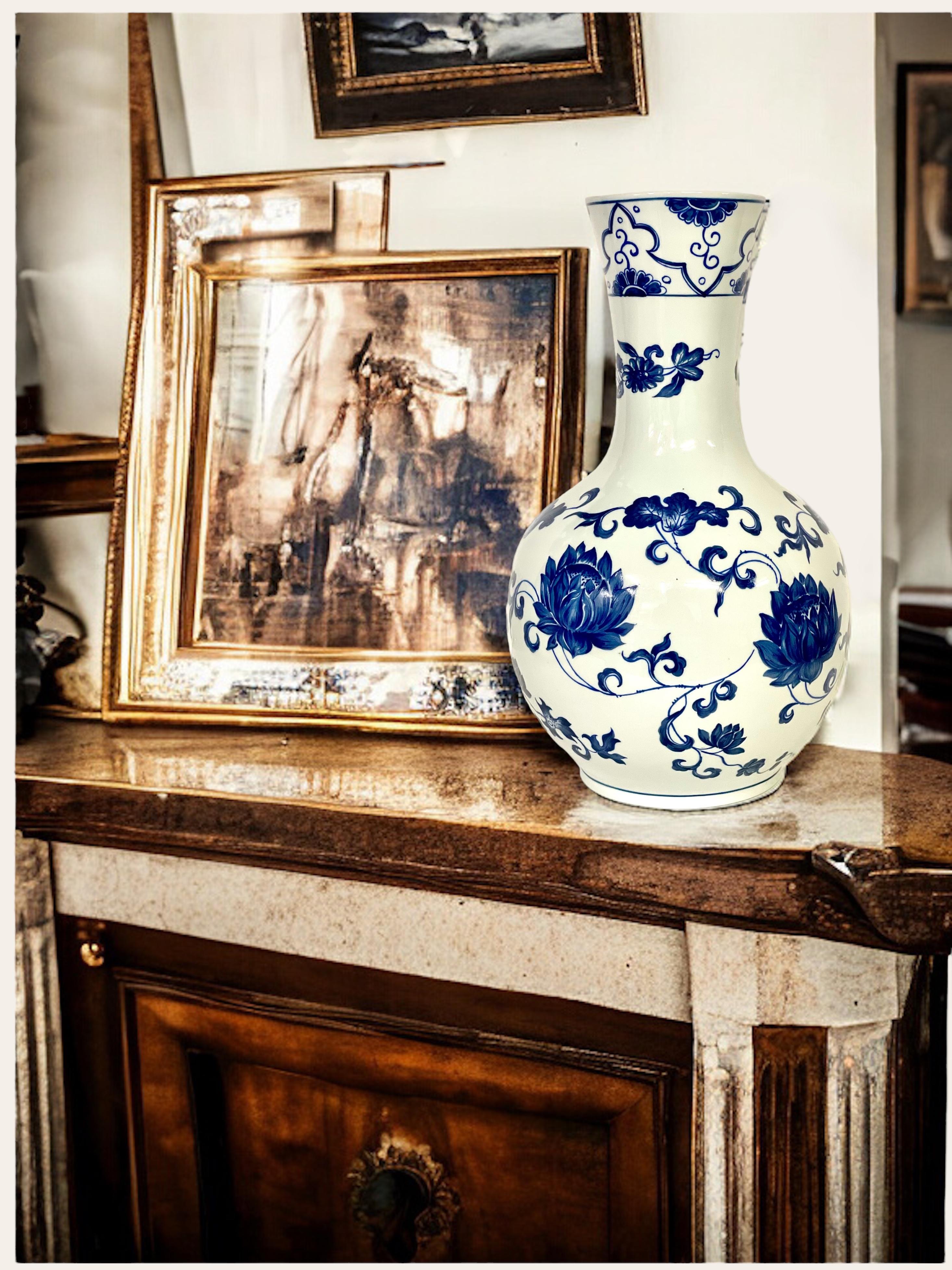 19th Century Tall Blue and White Paris Porcelain Vase For Sale 4