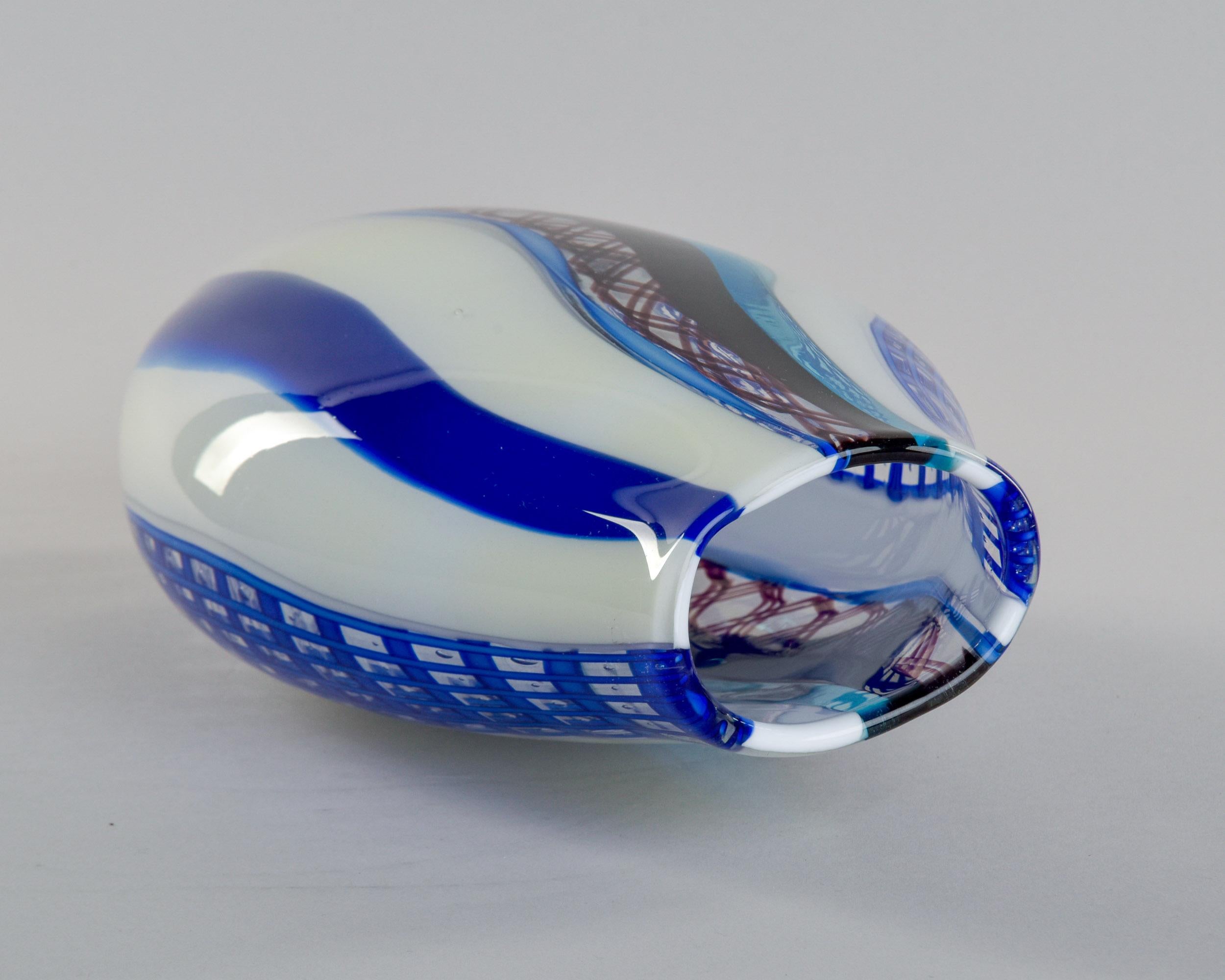 Vaso alto in vetro di Murano blu e bianco firmato Fabiano Zanchi in vendita 3