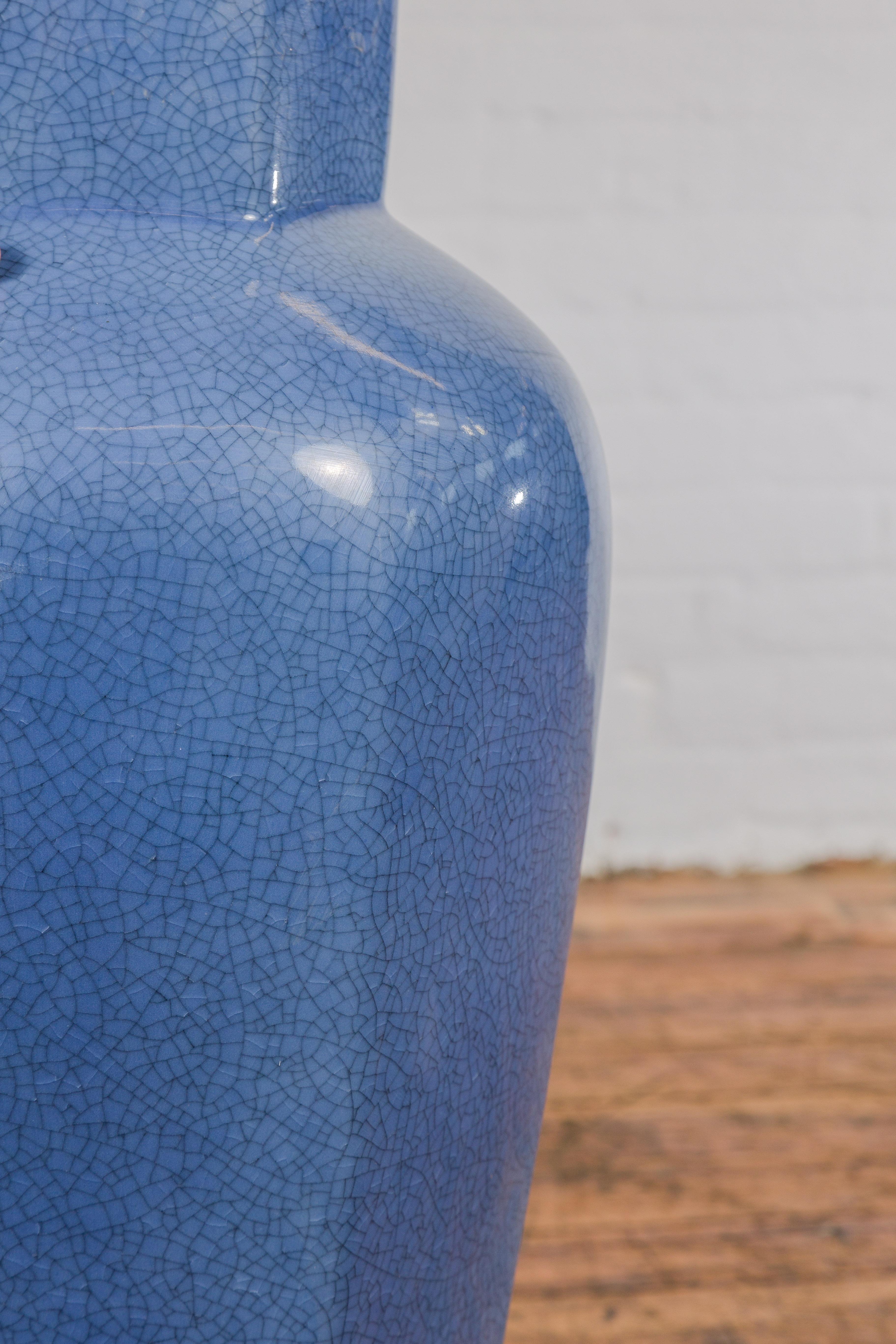Grand vase hexagonal avec couvercle à glaçure bleue, finition craquelée, vintage en vente 3