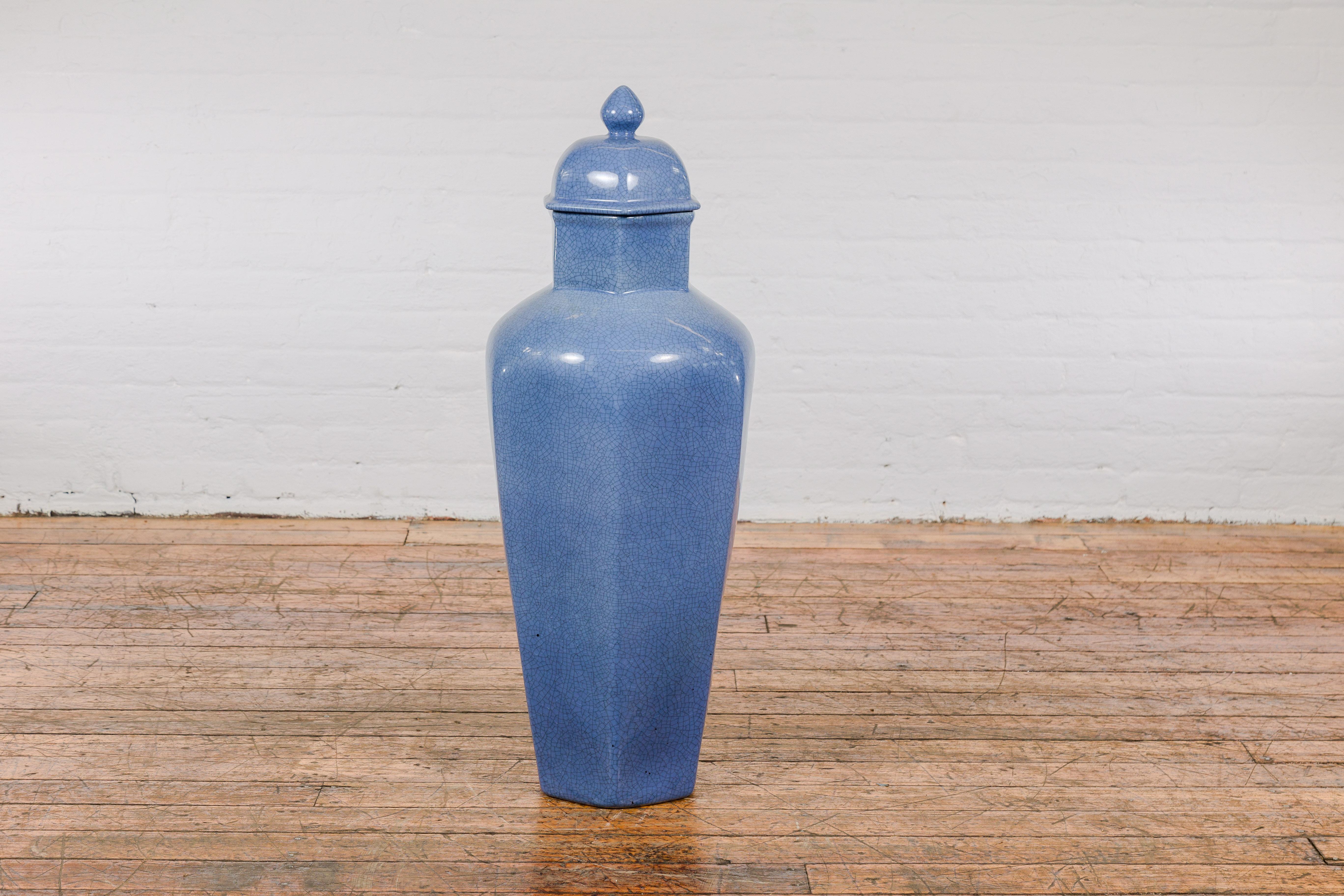 Grand vase hexagonal avec couvercle à glaçure bleue, finition craquelée, vintage en vente 7