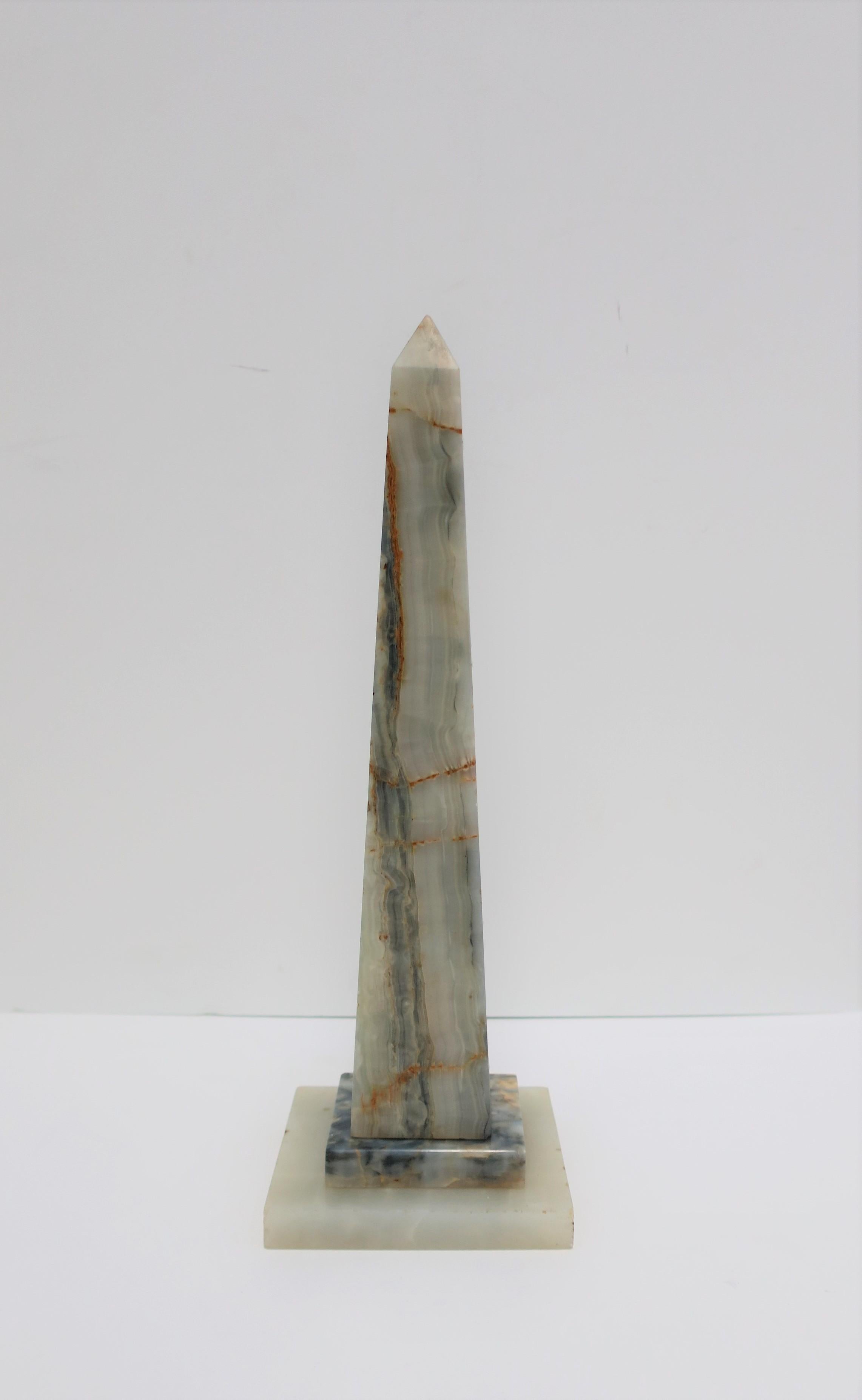 Tall Modern Blue and White Onyx Obelisk In Good Condition In New York, NY