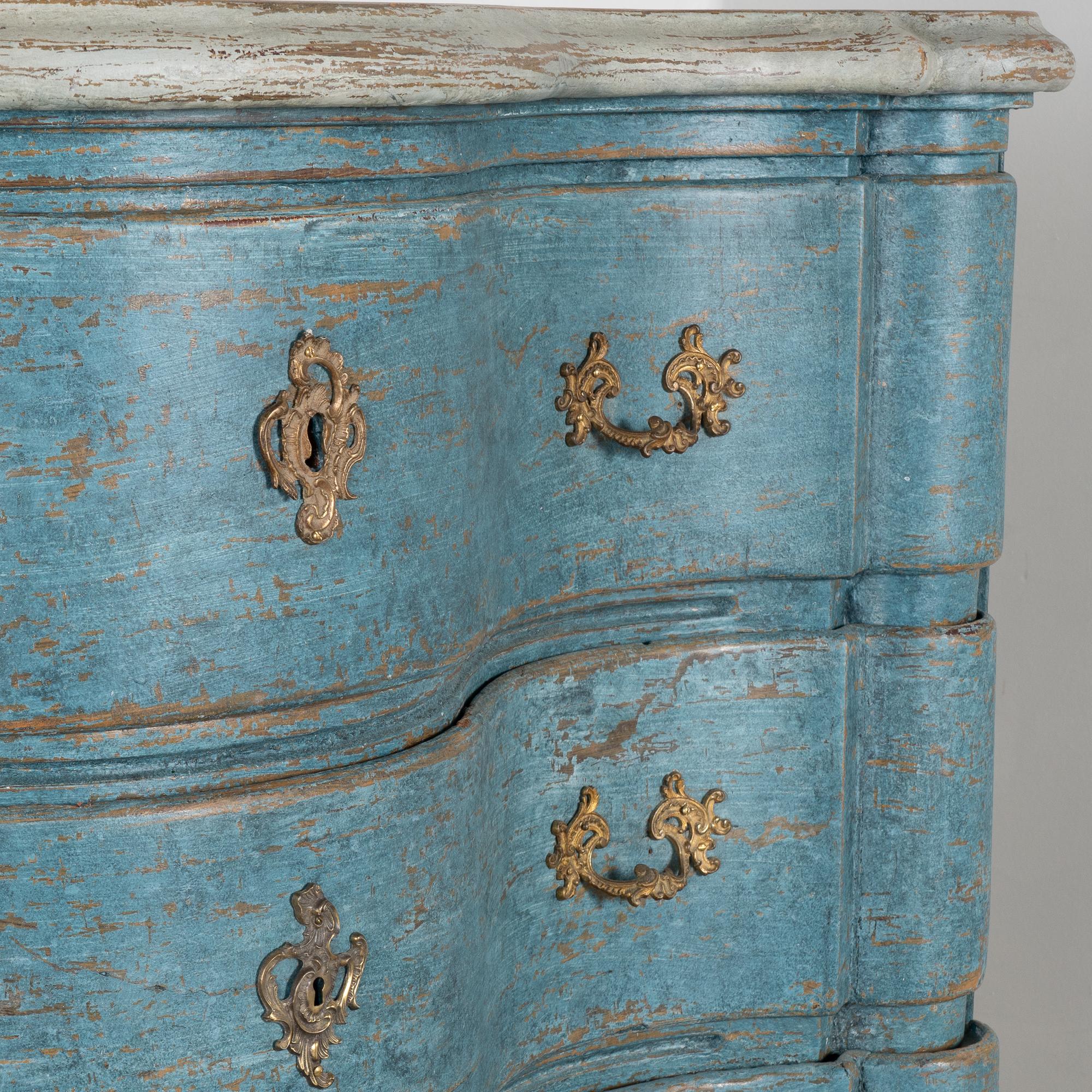 Alta cassettiera rococò blu in quercia dalla Danimarca, circa 1770-80 in vendita 3