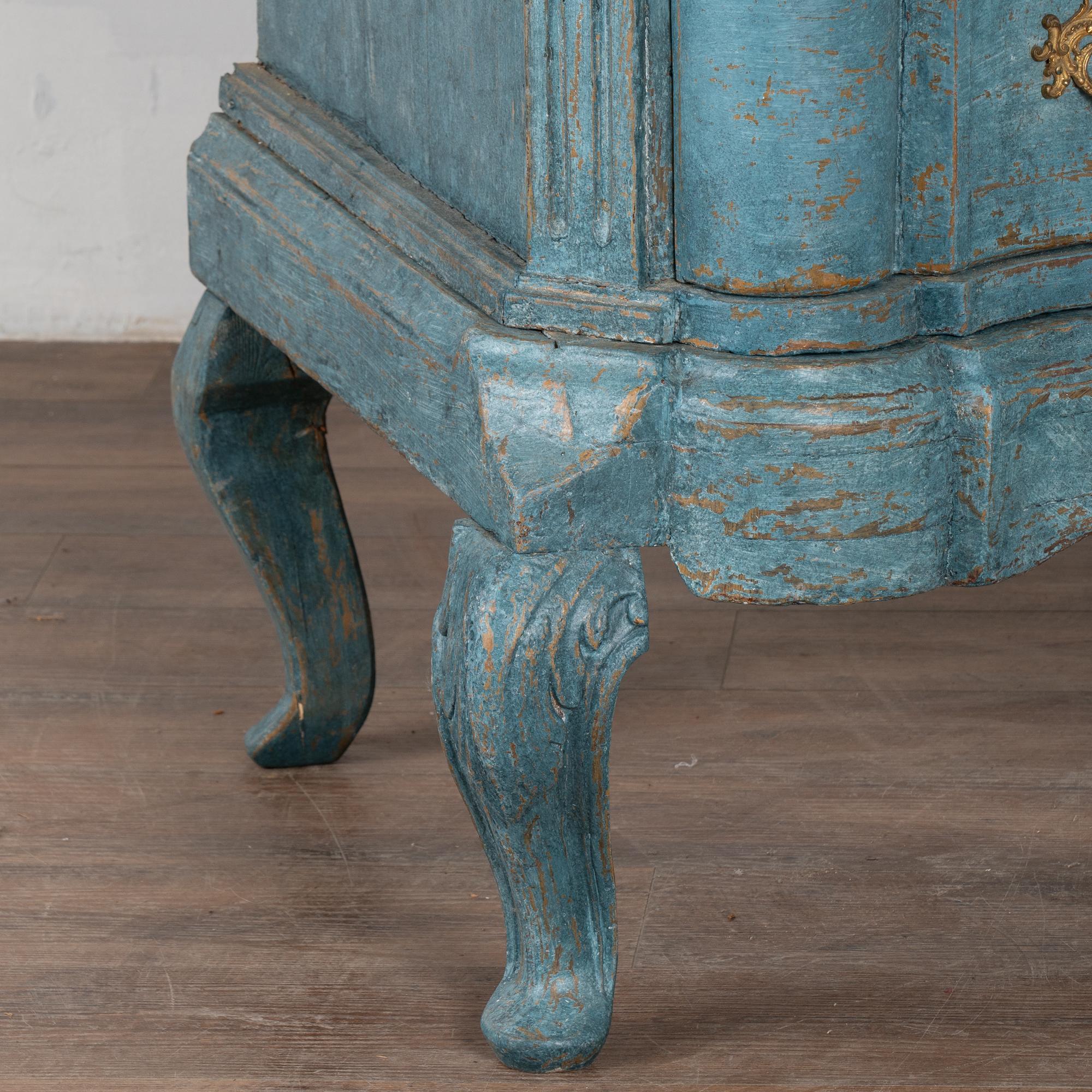 Alta cassettiera rococò blu in quercia dalla Danimarca, circa 1770-80 in vendita 4