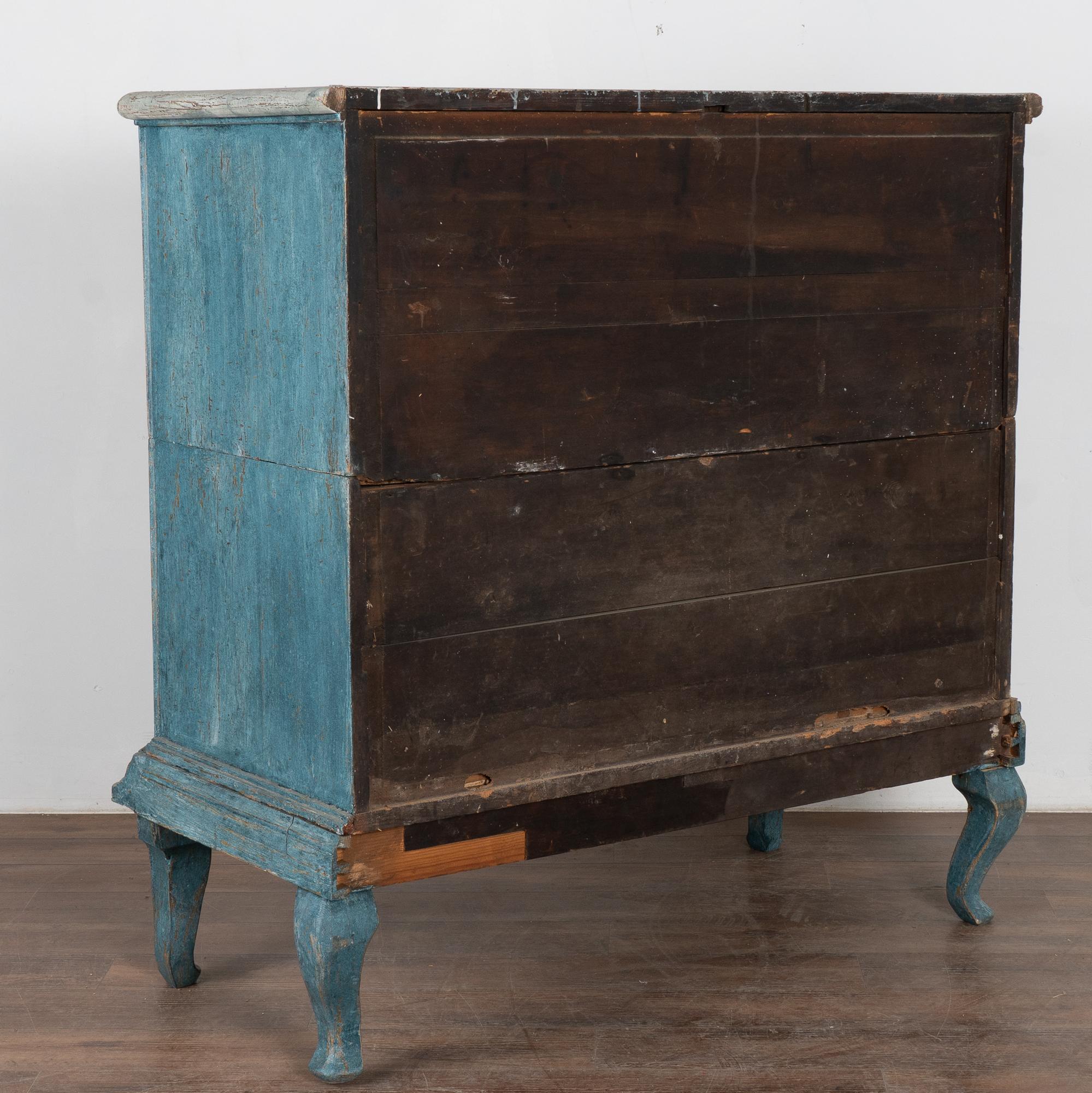 Alta cassettiera rococò blu in quercia dalla Danimarca, circa 1770-80 in vendita 6