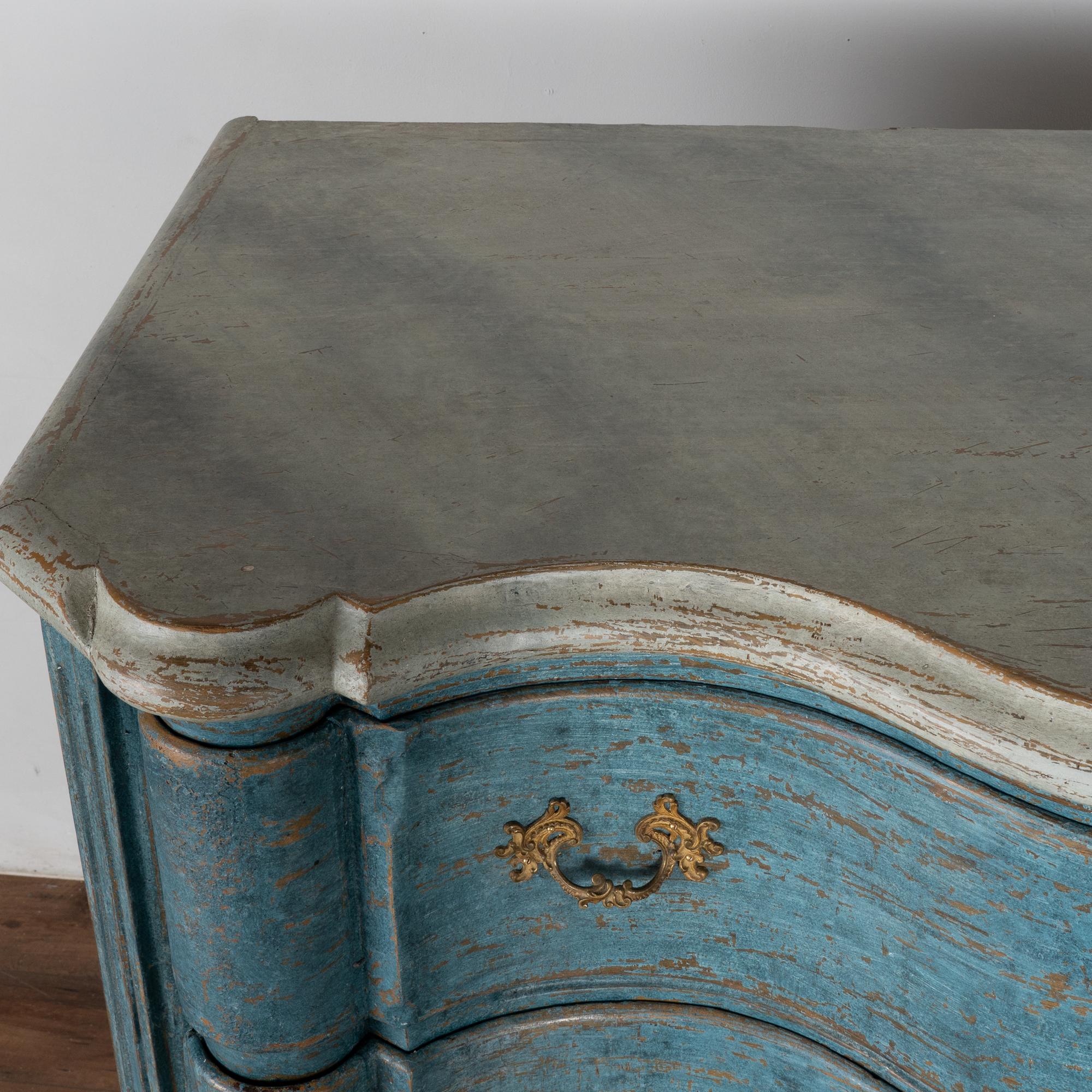 Alta cassettiera rococò blu in quercia dalla Danimarca, circa 1770-80 In condizioni buone in vendita a Round Top, TX