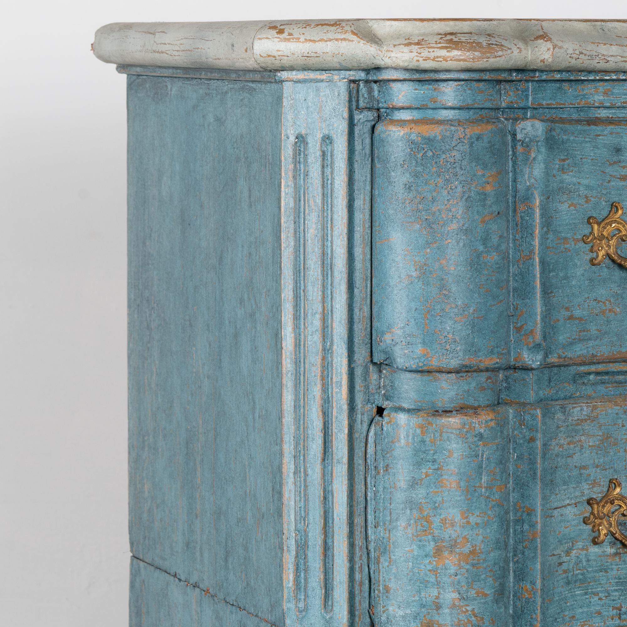Alta cassettiera rococò blu in quercia dalla Danimarca, circa 1770-80 in vendita 1