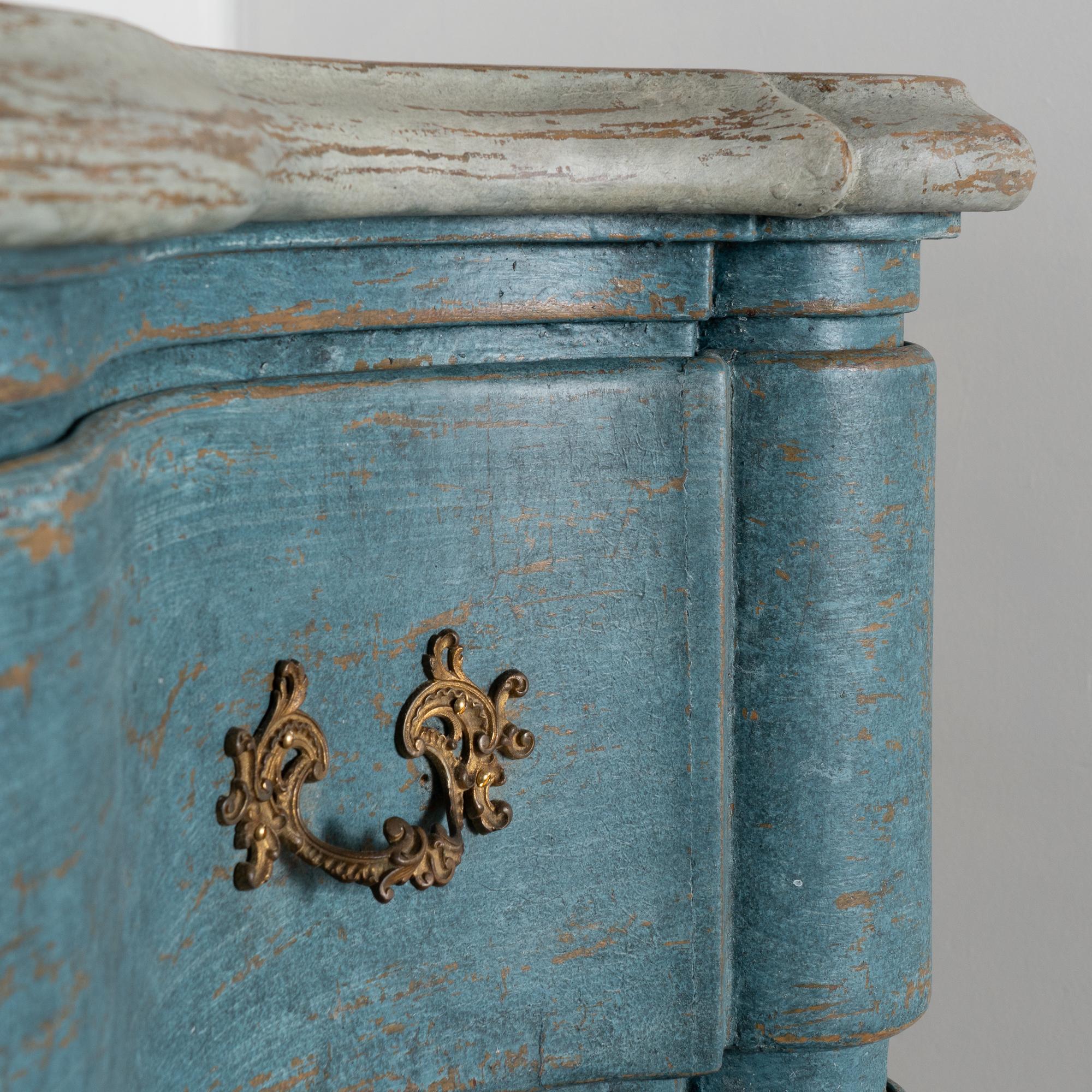 Alta cassettiera rococò blu in quercia dalla Danimarca, circa 1770-80 in vendita 2