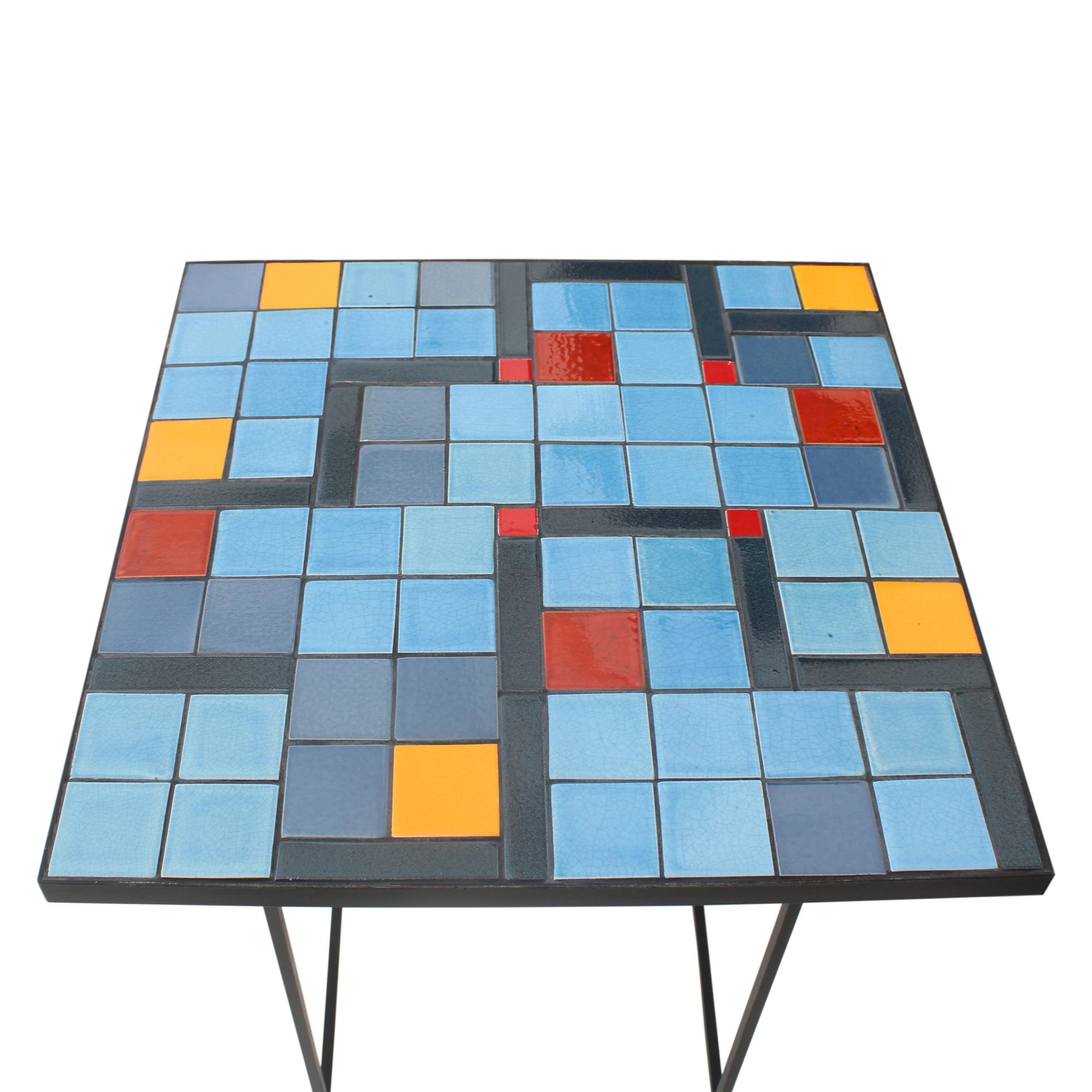 XXIe siècle et contemporain Grande table d'appoint bleue 