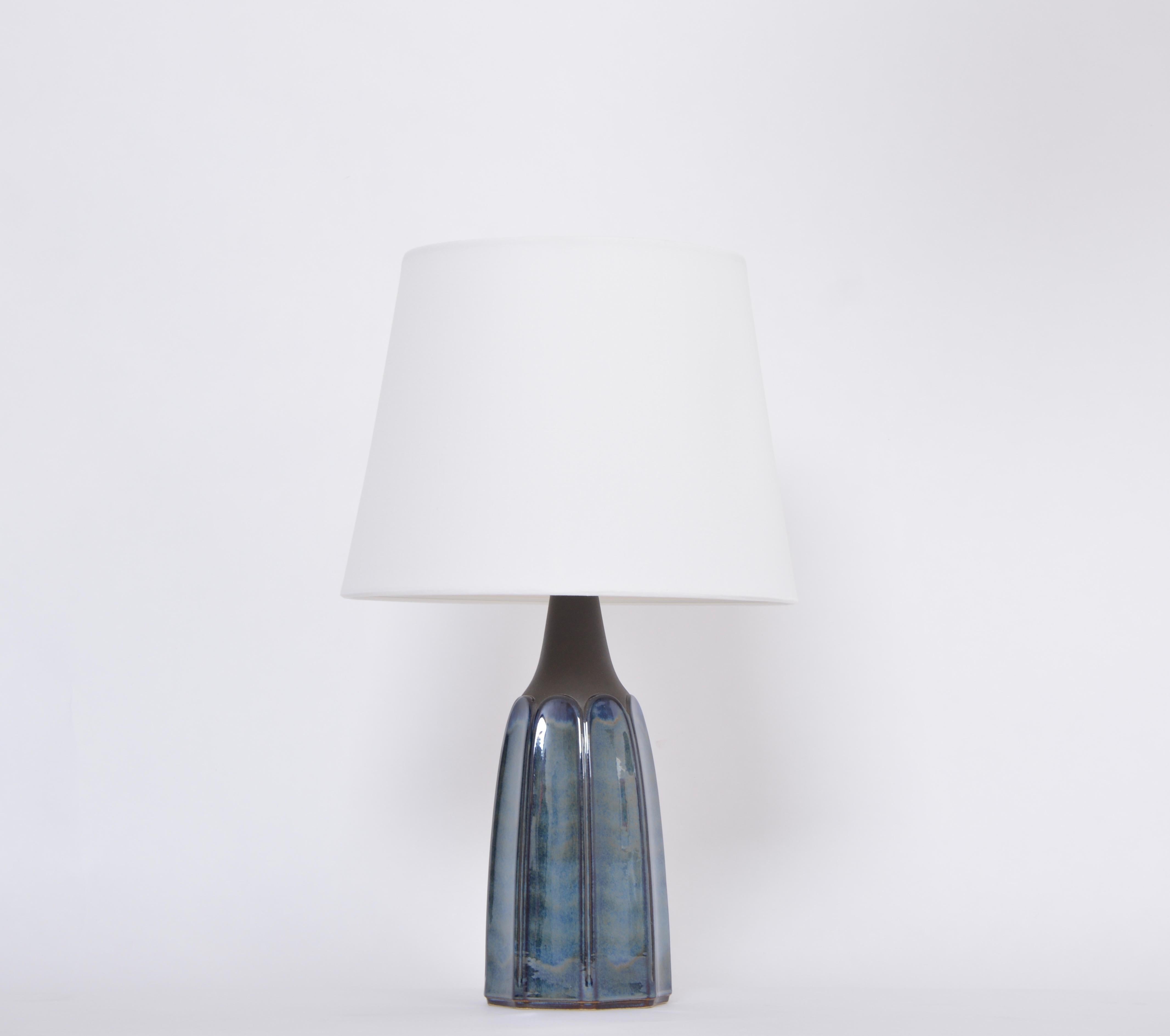 Tall Blue Stoneware Table Lamp Model 1042 by Einar Johansen for Søholm

Table lamp made of stoneware with blue ceramic glazing to the base of the lamp. Designed by Einar Johansen and produced by Danish company Soholm. The lamp has been rewired for