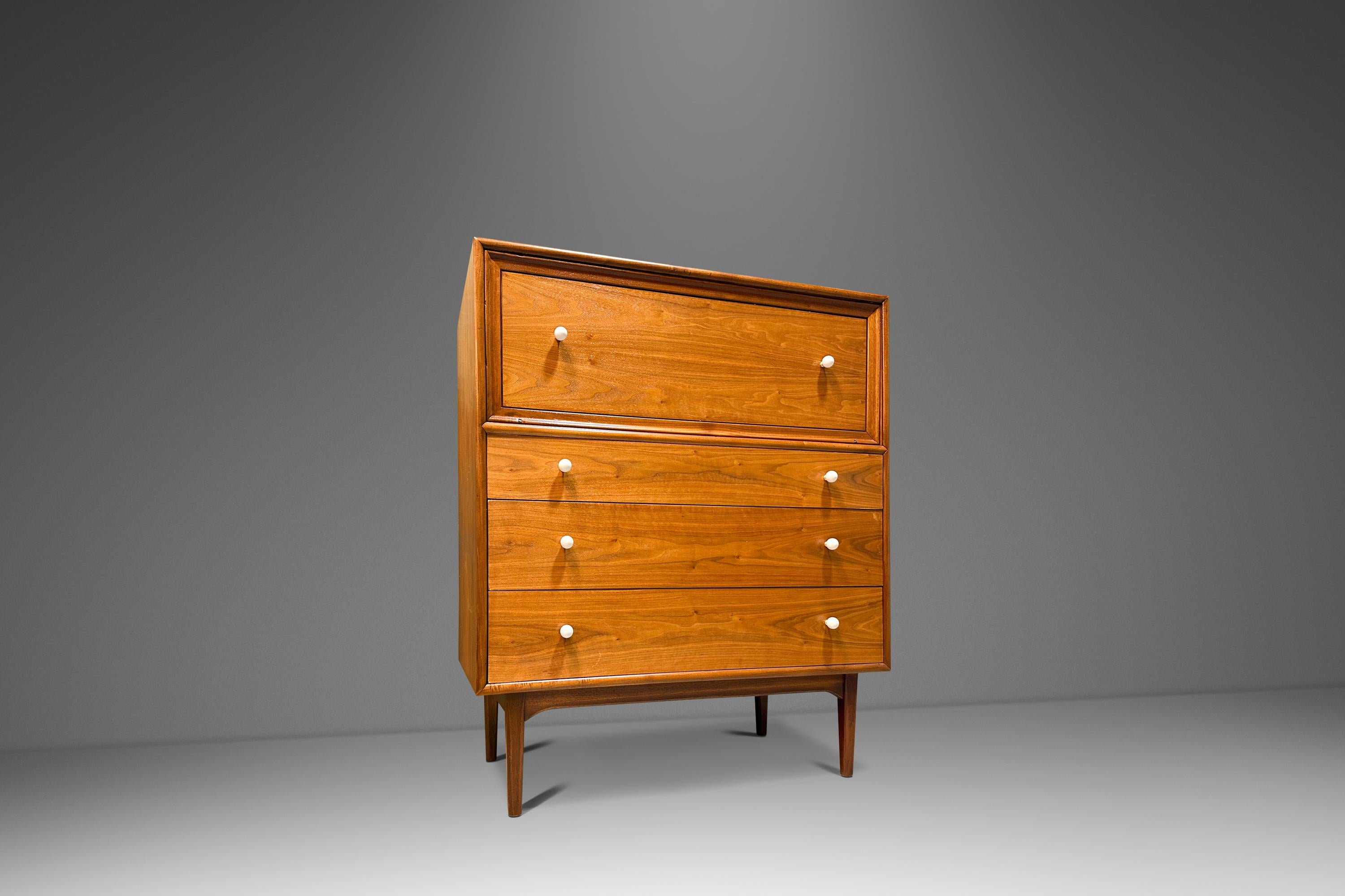 Comò a cinque cassetti Tall Boy, Kipp Stewart per Drexel Declaration, USA, 1960 ca. in vendita 1
