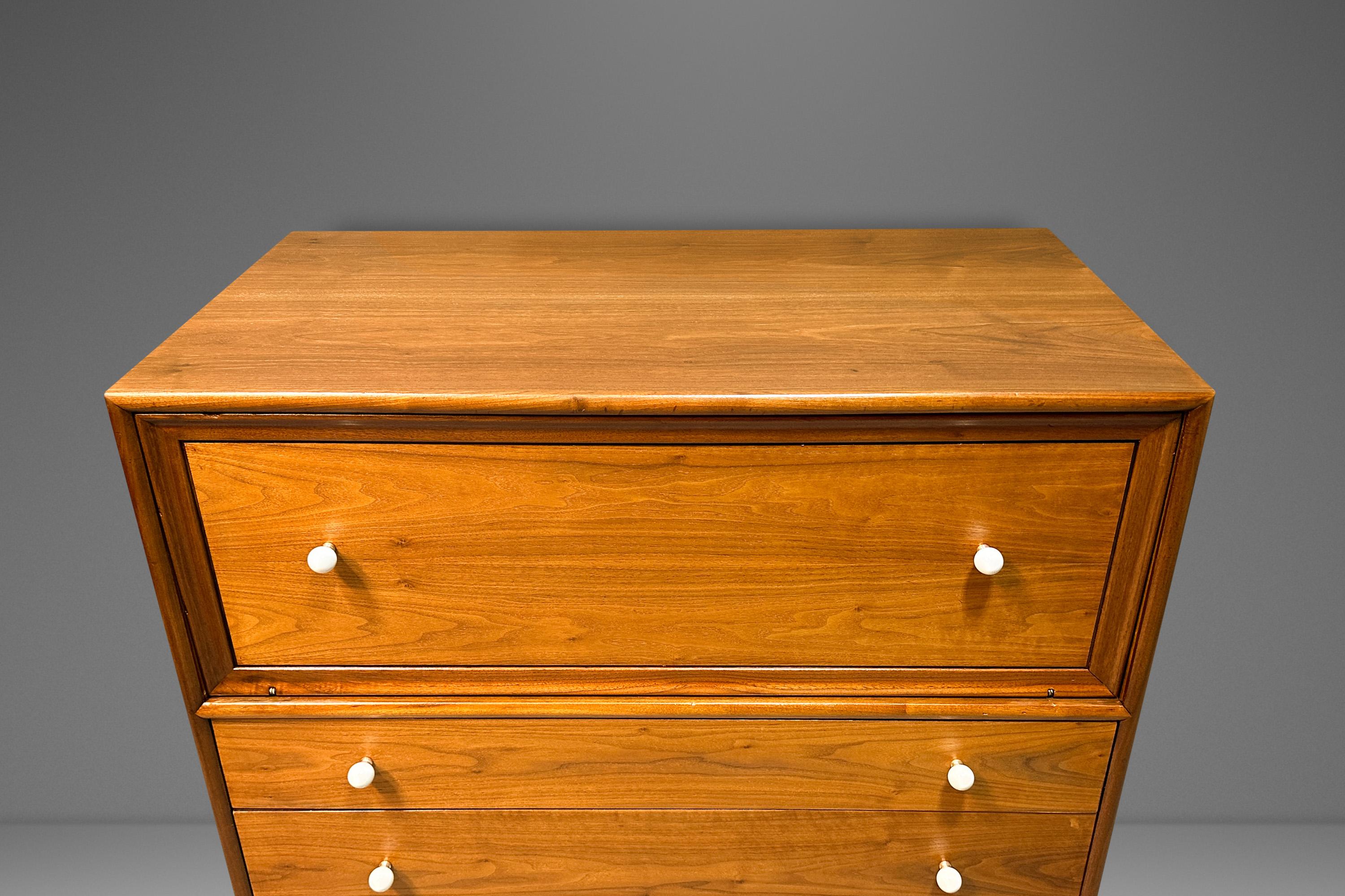 Comò a cinque cassetti Tall Boy, Kipp Stewart per Drexel Declaration, USA, 1960 ca. in vendita 2