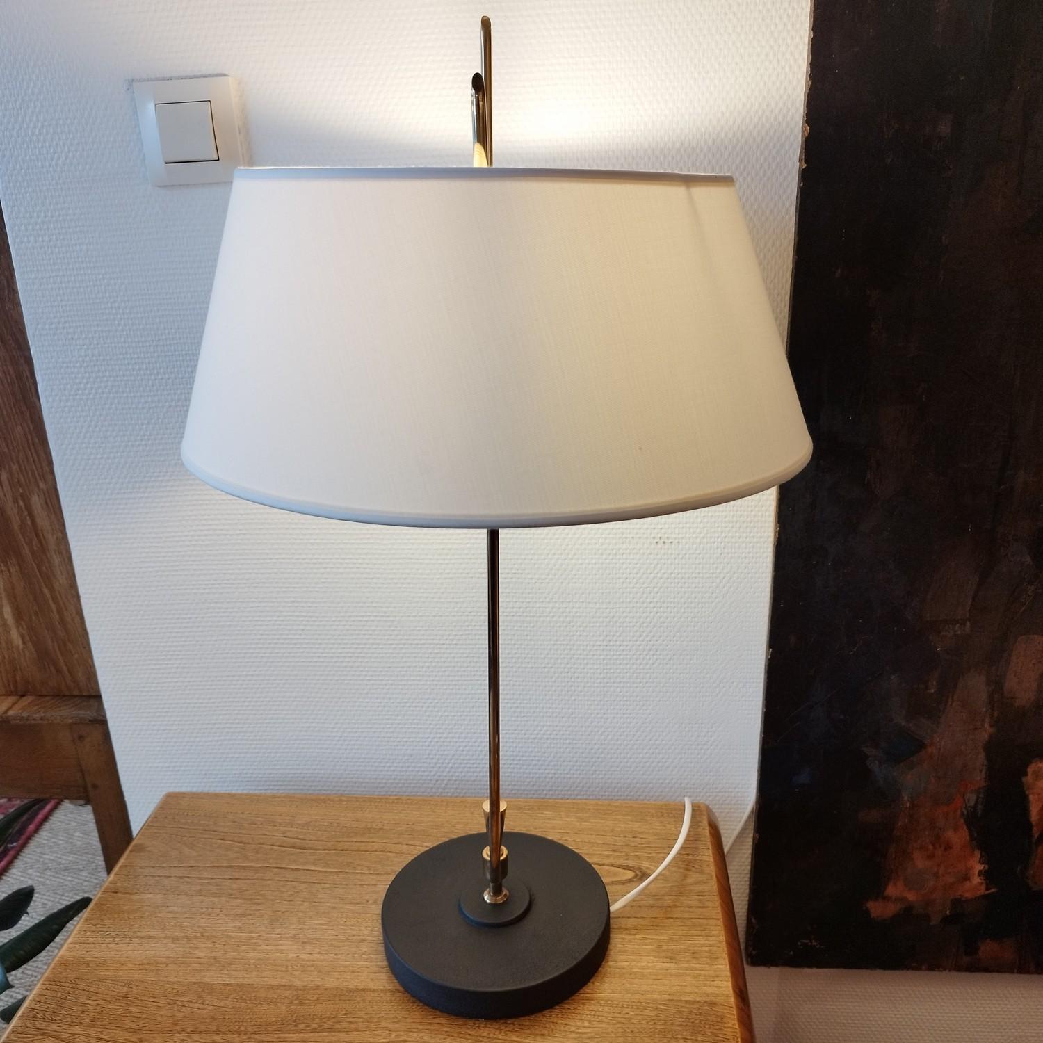 Tall and elegant desk lamp in brass and painted metal, probably by Maison Arlus or Lunel. The electricity has been verified, the lamp shade is new and custom made.
Dimensions of the lamp : 67cm tall, diameter of the base 18cm. Diameter of the lamp
