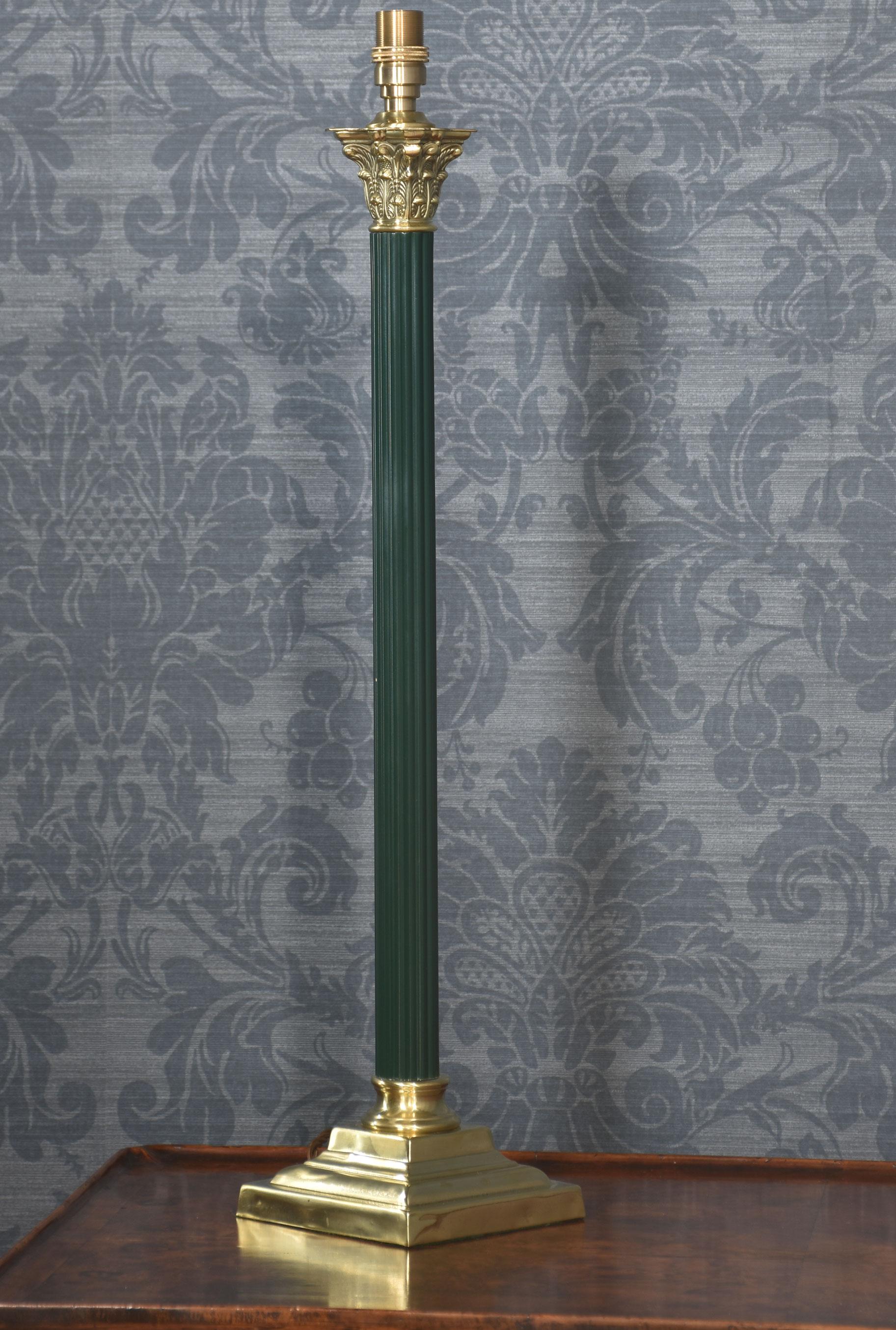 Tall brass corinthian column table lamp In Good Condition For Sale In Cheshire, GB
