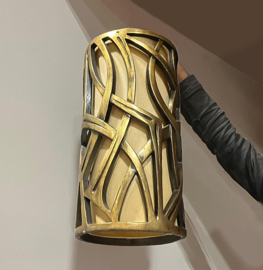 Moderno Lampadario a tamburo cilindrico geometrico alto con finitura in ottone in vendita