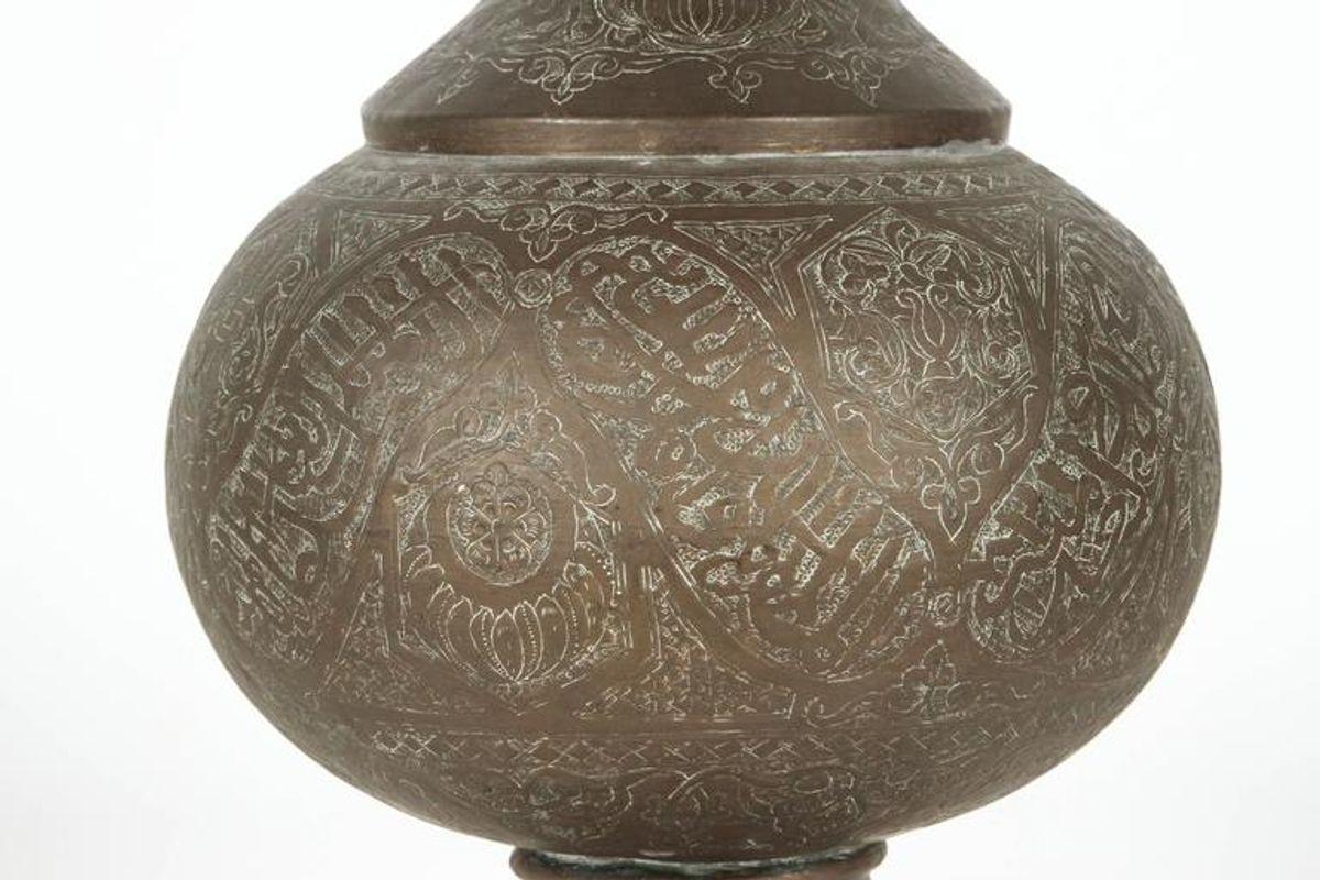 Große Vase aus Messing aus dem Mittleren Osten im Zustand „Gut“ im Angebot in North Hollywood, CA