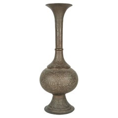 Grand vase mauresque islamique du Moyen-Orient en laiton antique