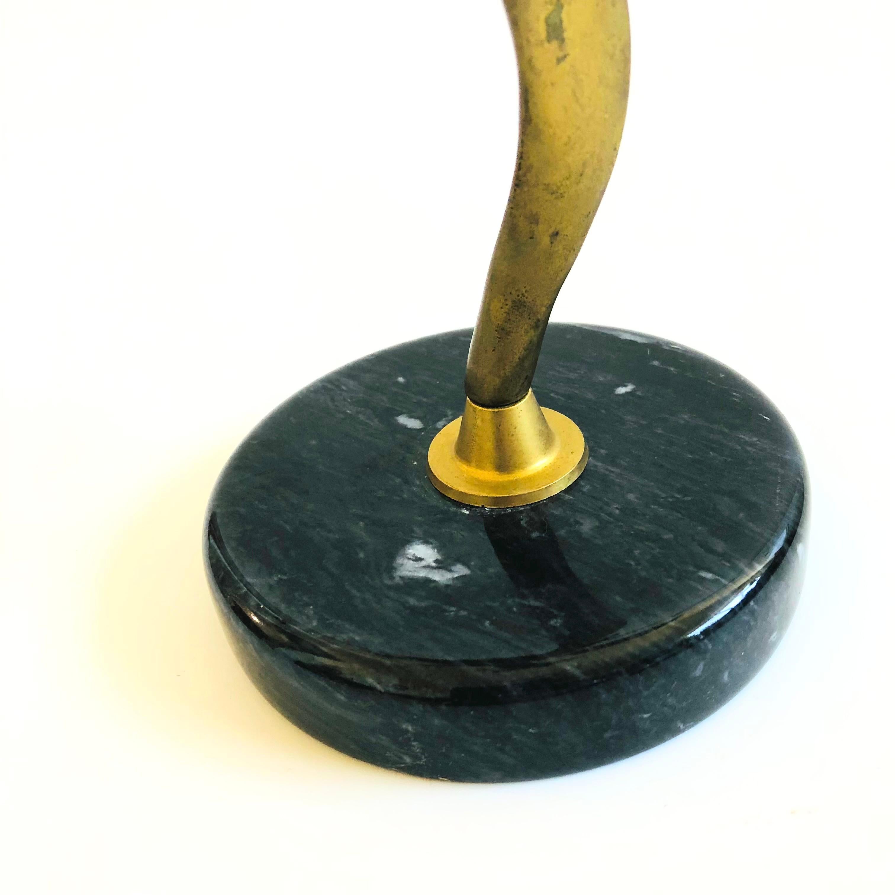 XX secolo Scultura alta di gabbiano in ottone su base di marmo in vendita