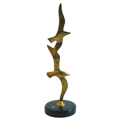 Grande sculpture de mouette en laiton sur socle en marbre
