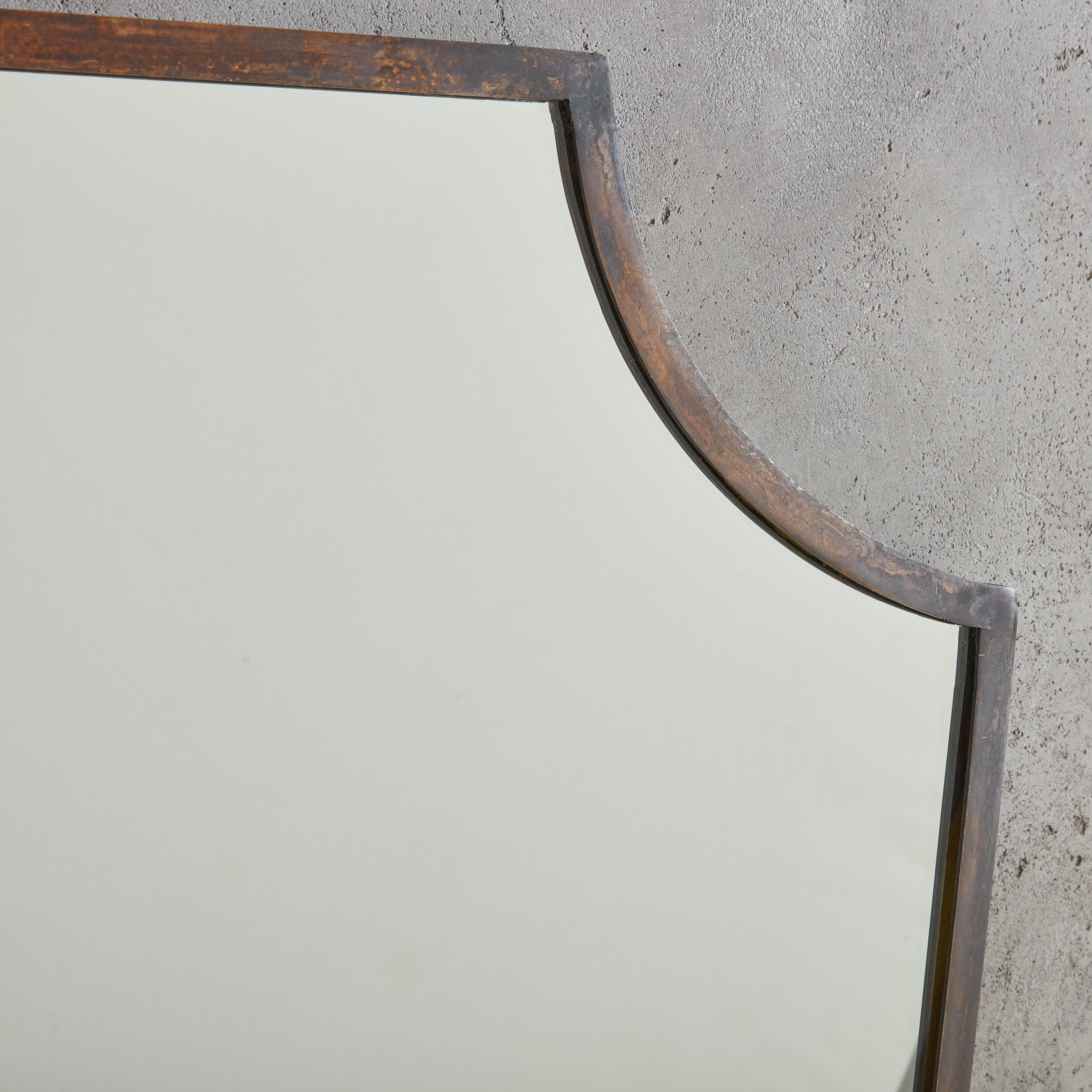 Specchio a scudo alto in ottone, Italia 1970 in vendita 1