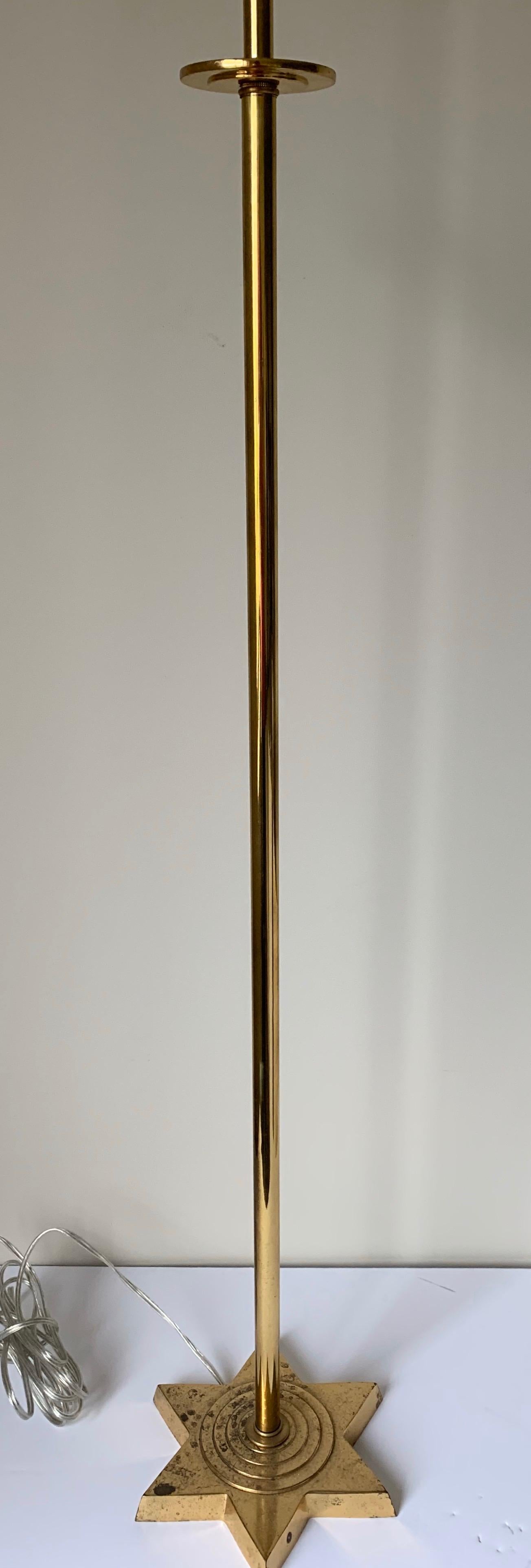 Brass Star Motif Tall Floor Lamp In Good Condition For Sale In Stamford, CT