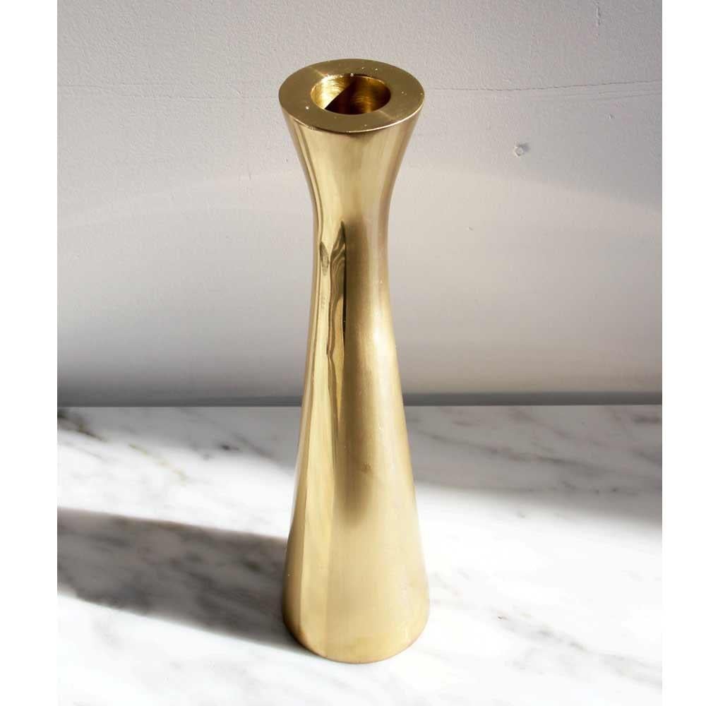 Tall tapered candleholder cast in brass with a polished finish. Also available in brass with a bronze patina finish.

Measures: Height 21.7 cm / 8.5 in
Diameter 5.3 cm / 2 in.