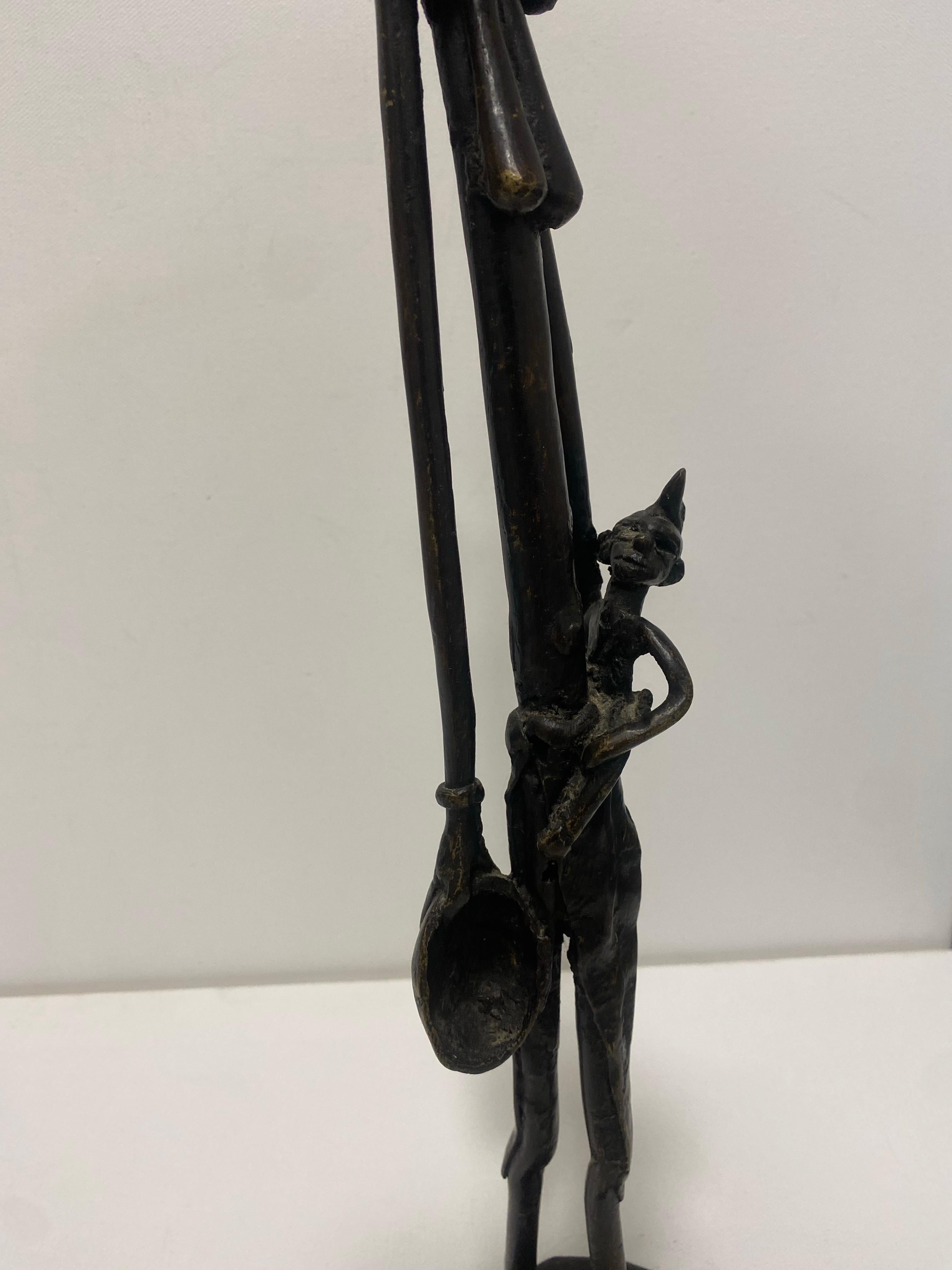 Sculture Masai alte in bronzo 1960s Vintage Kenya Madre Bambino Stile Giacometti in vendita 10