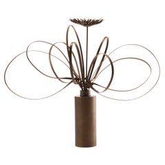 Grande sculpture en bronze avec tourbillons et momie par Art Flower Maker