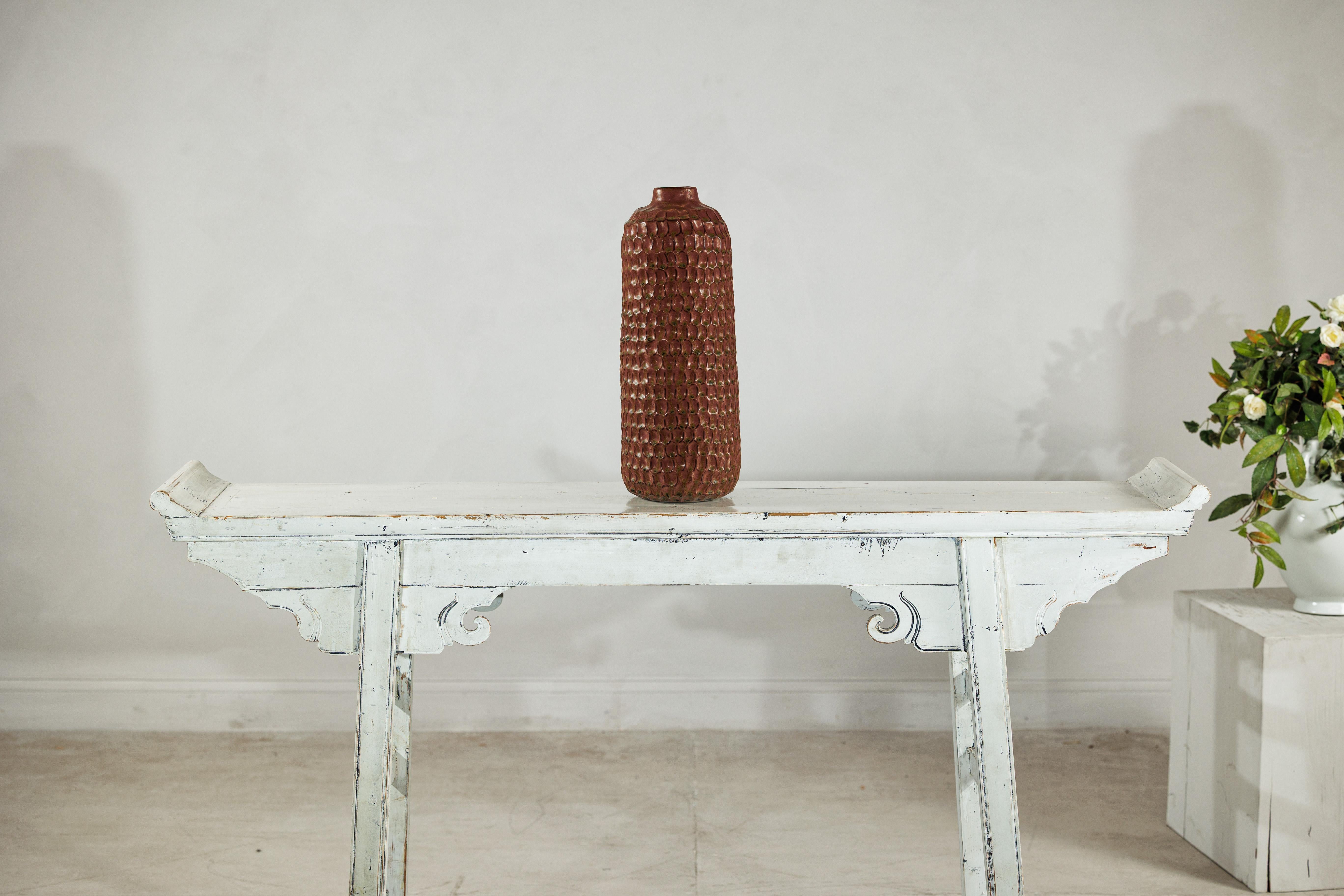 Vaso alto in ceramica marrone con struttura a nido d'ape e smalto verde maculato In condizioni buone in vendita a Yonkers, NY